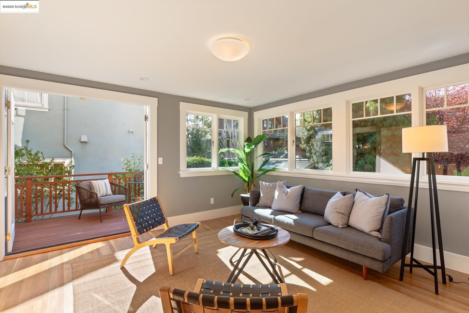 Detail Gallery Image 11 of 57 For 2964 Magnolia St, Berkeley,  CA 94705 - 4 Beds | 3/1 Baths