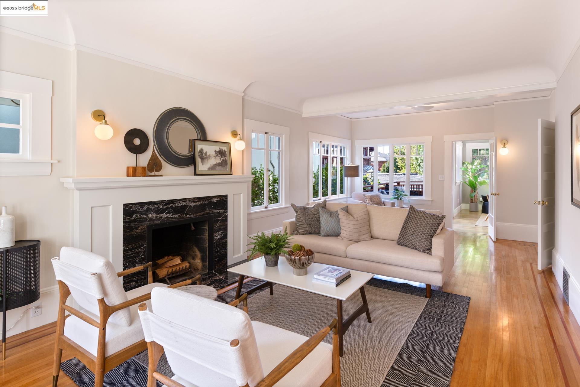 Detail Gallery Image 14 of 57 For 2964 Magnolia St, Berkeley,  CA 94705 - 4 Beds | 3/1 Baths