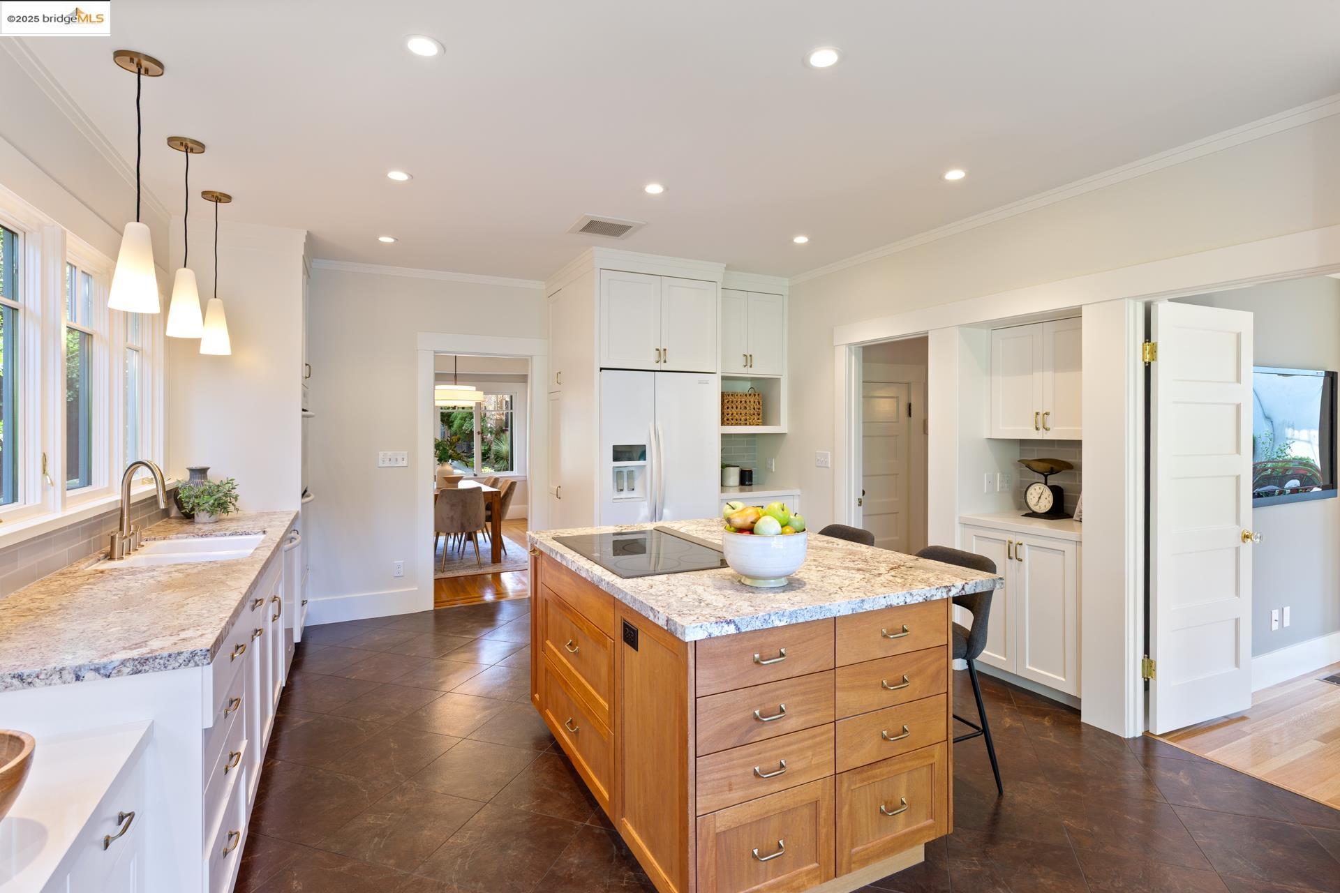 Detail Gallery Image 23 of 57 For 2964 Magnolia St, Berkeley,  CA 94705 - 4 Beds | 3/1 Baths