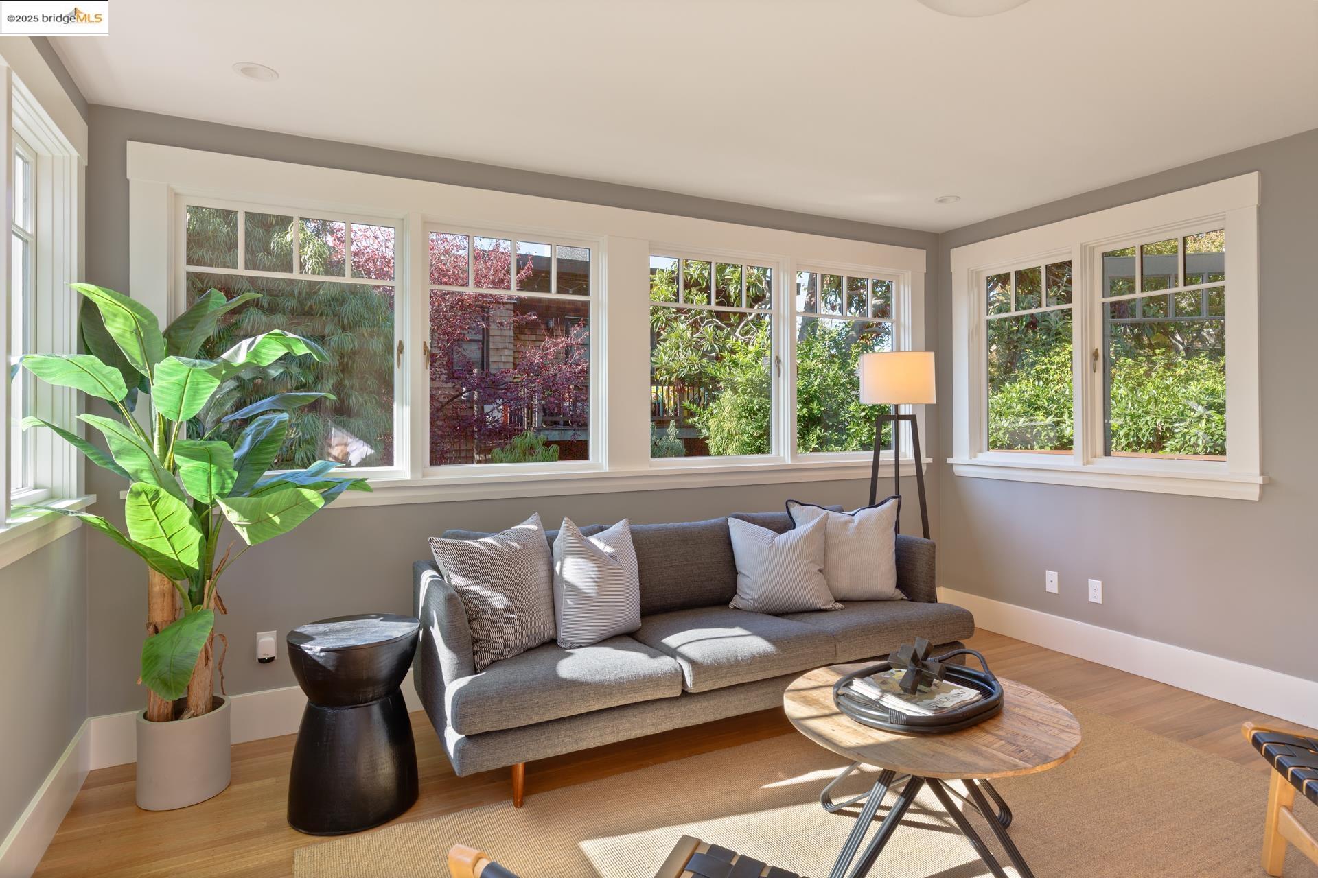 Detail Gallery Image 27 of 57 For 2964 Magnolia St, Berkeley,  CA 94705 - 4 Beds | 3/1 Baths