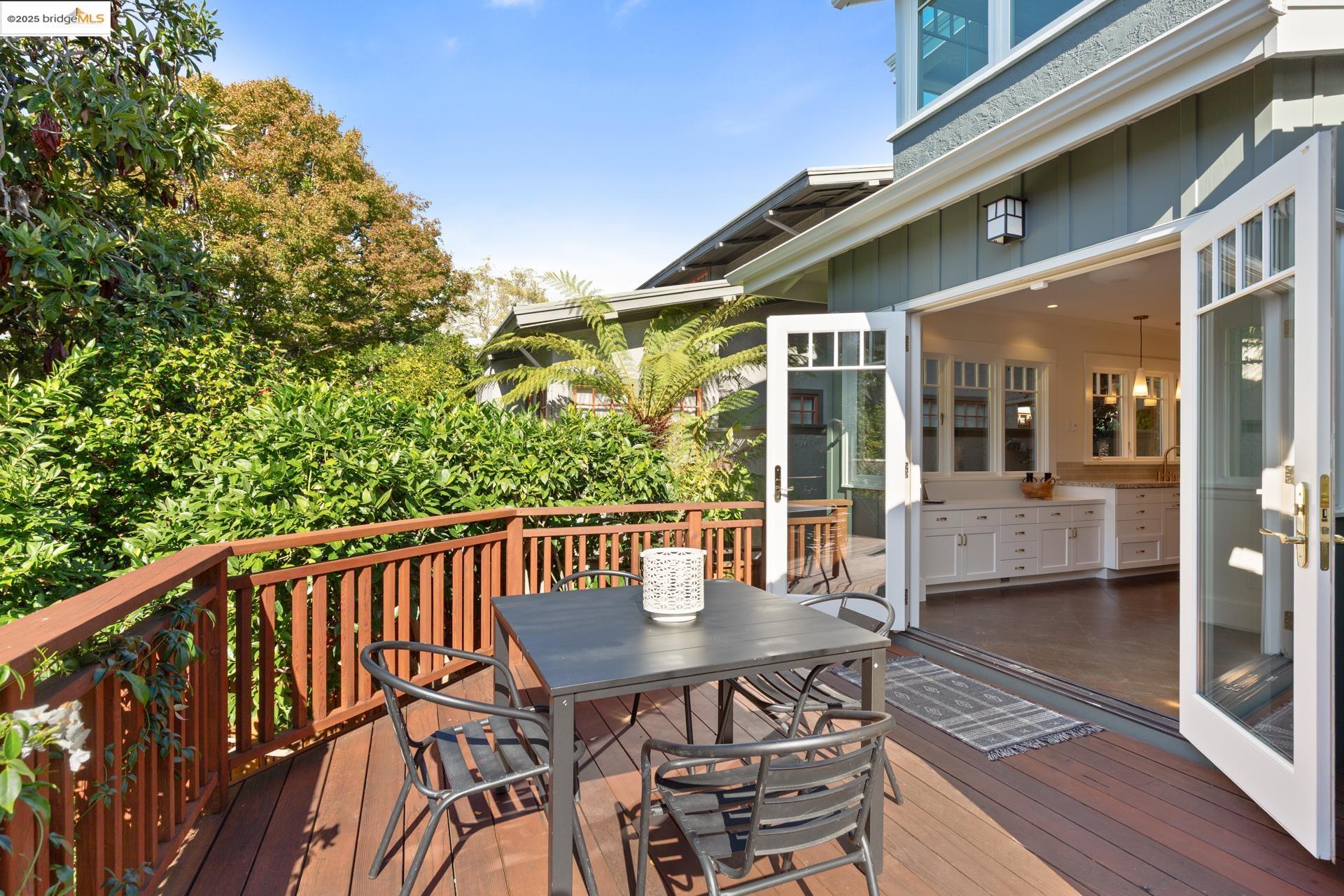 Detail Gallery Image 29 of 57 For 2964 Magnolia St, Berkeley,  CA 94705 - 4 Beds | 3/1 Baths