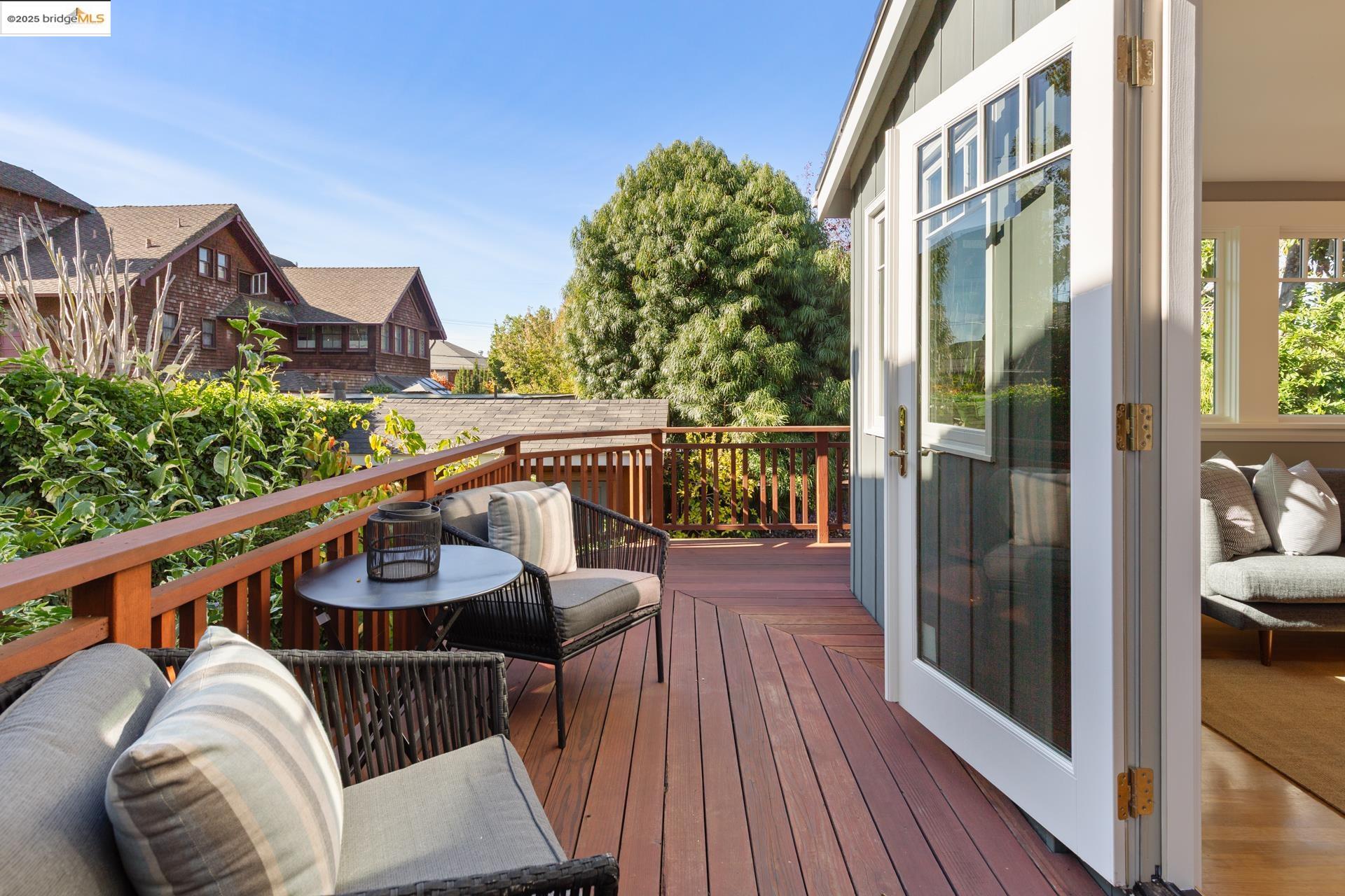 Detail Gallery Image 30 of 57 For 2964 Magnolia St, Berkeley,  CA 94705 - 4 Beds | 3/1 Baths