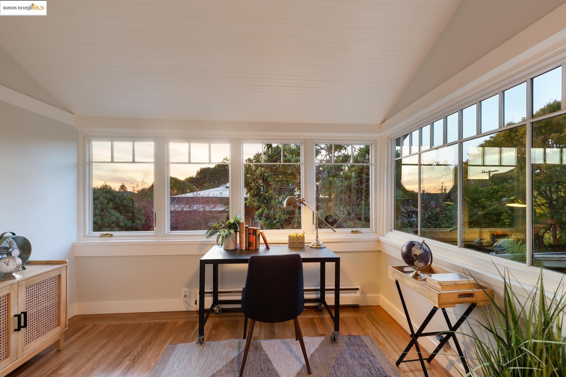 Detail Gallery Image 33 of 57 For 2964 Magnolia St, Berkeley,  CA 94705 - 4 Beds | 3/1 Baths