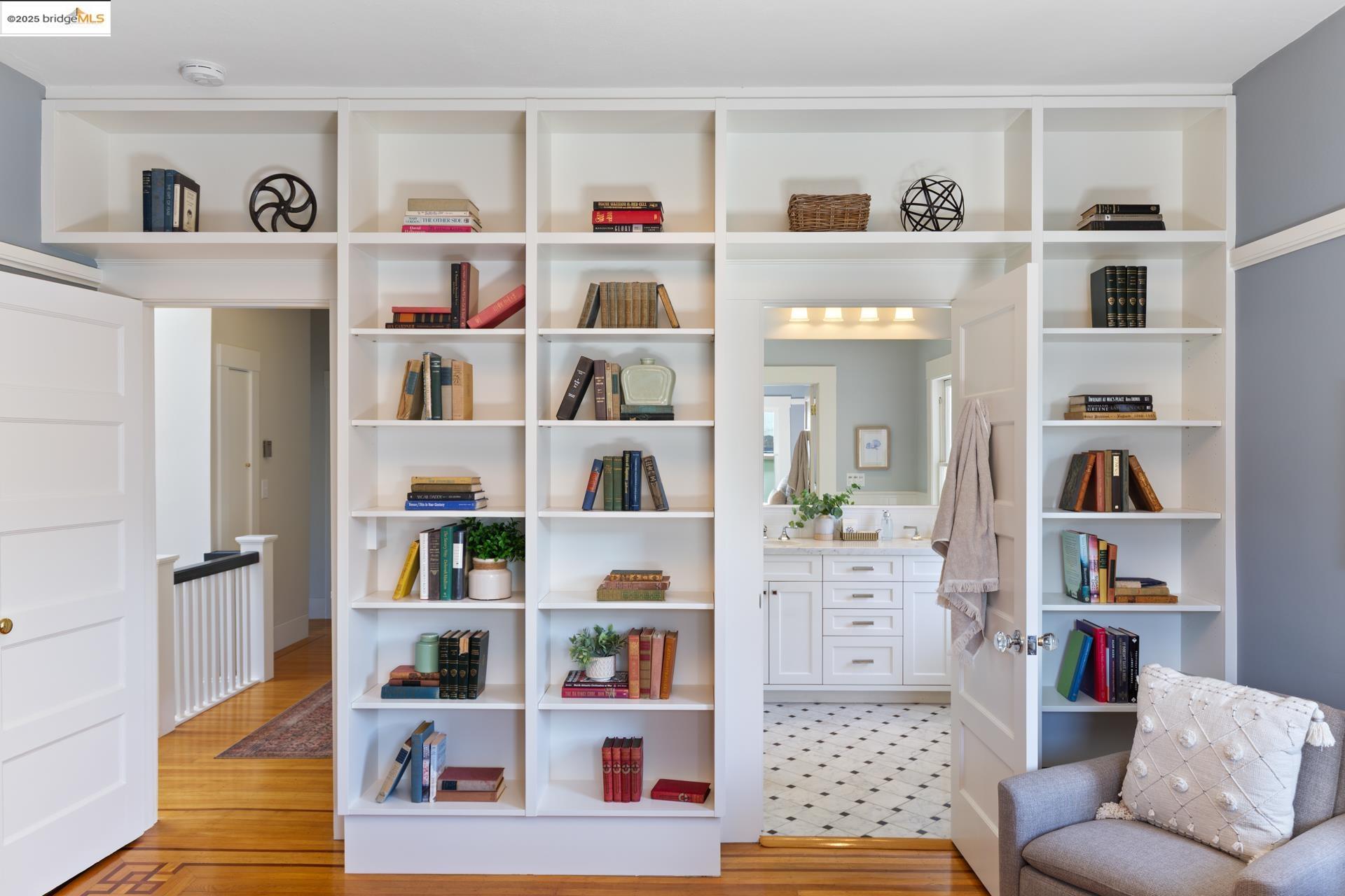 Detail Gallery Image 37 of 57 For 2964 Magnolia St, Berkeley,  CA 94705 - 4 Beds | 3/1 Baths