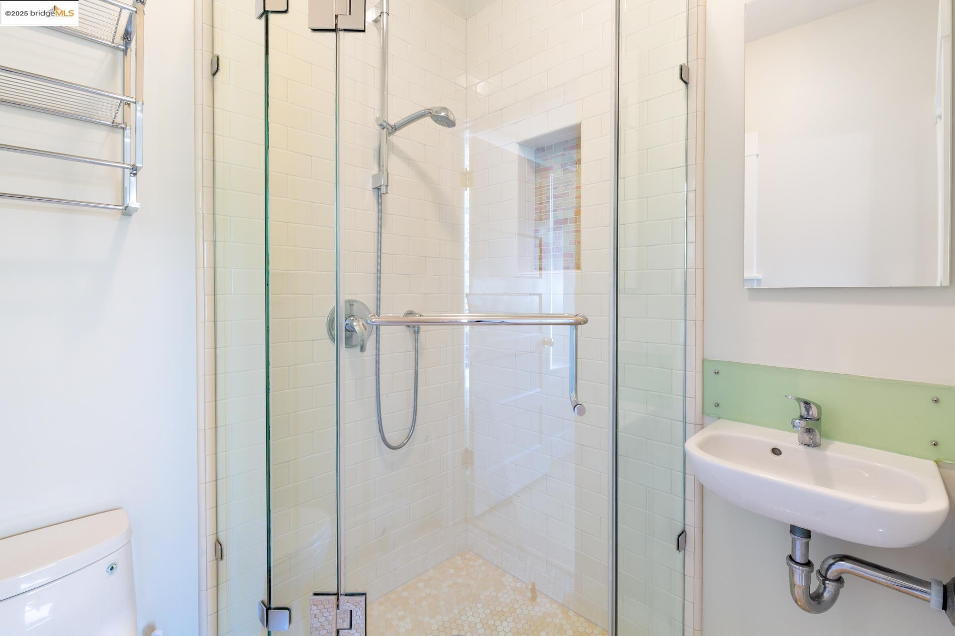 Detail Gallery Image 43 of 57 For 2964 Magnolia St, Berkeley,  CA 94705 - 4 Beds | 3/1 Baths