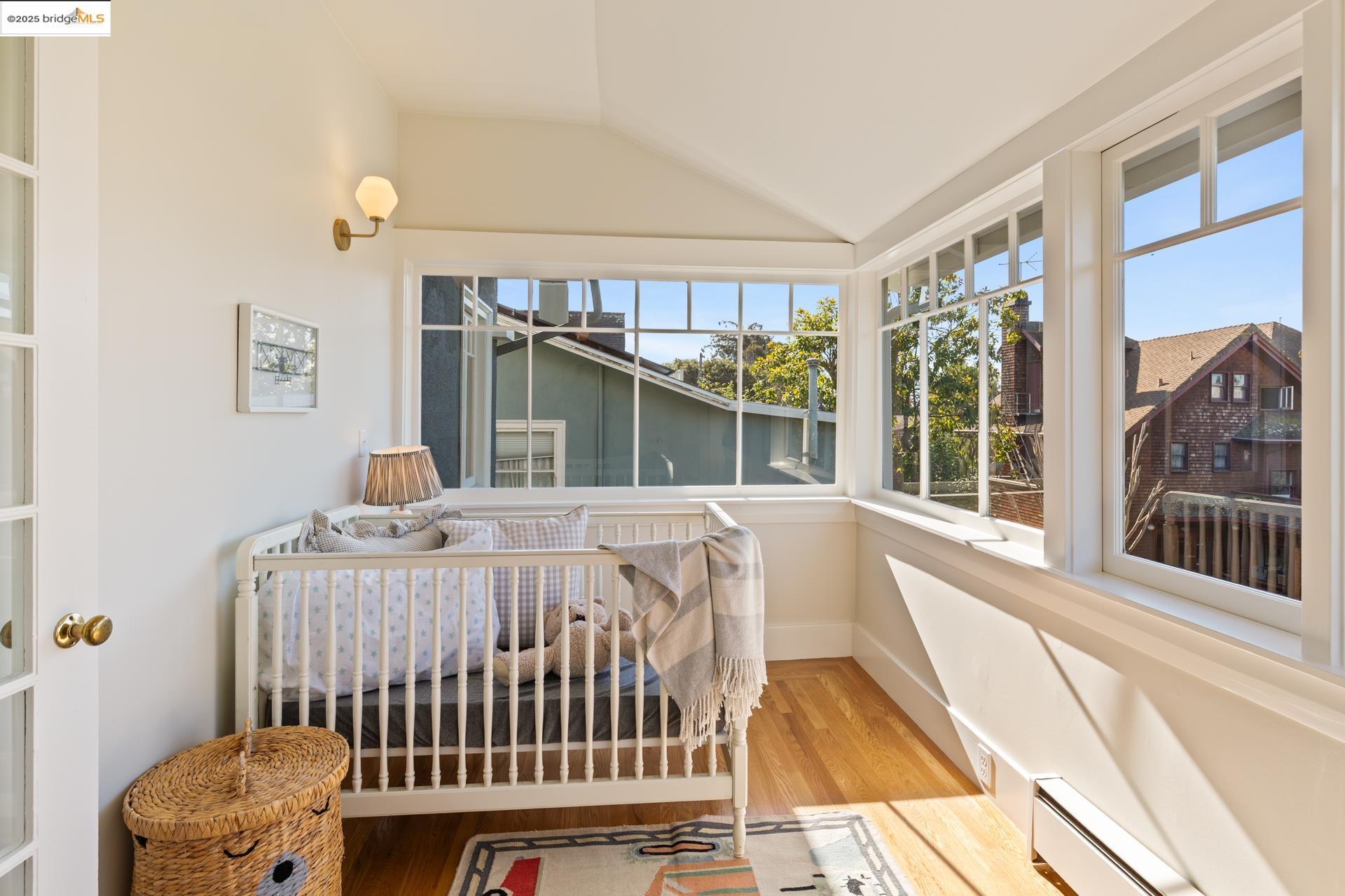 Detail Gallery Image 46 of 57 For 2964 Magnolia St, Berkeley,  CA 94705 - 4 Beds | 3/1 Baths