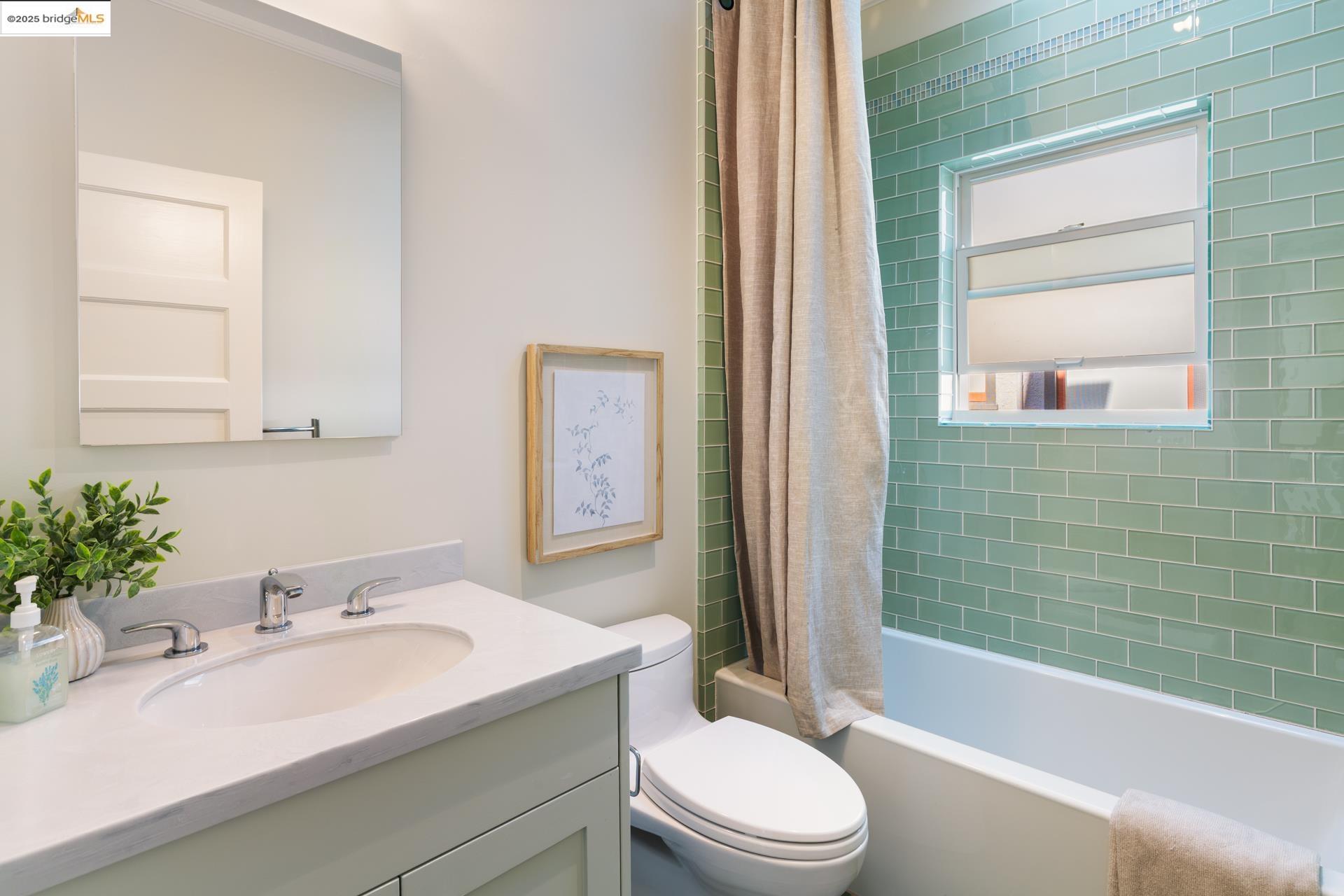 Detail Gallery Image 47 of 57 For 2964 Magnolia St, Berkeley,  CA 94705 - 4 Beds | 3/1 Baths