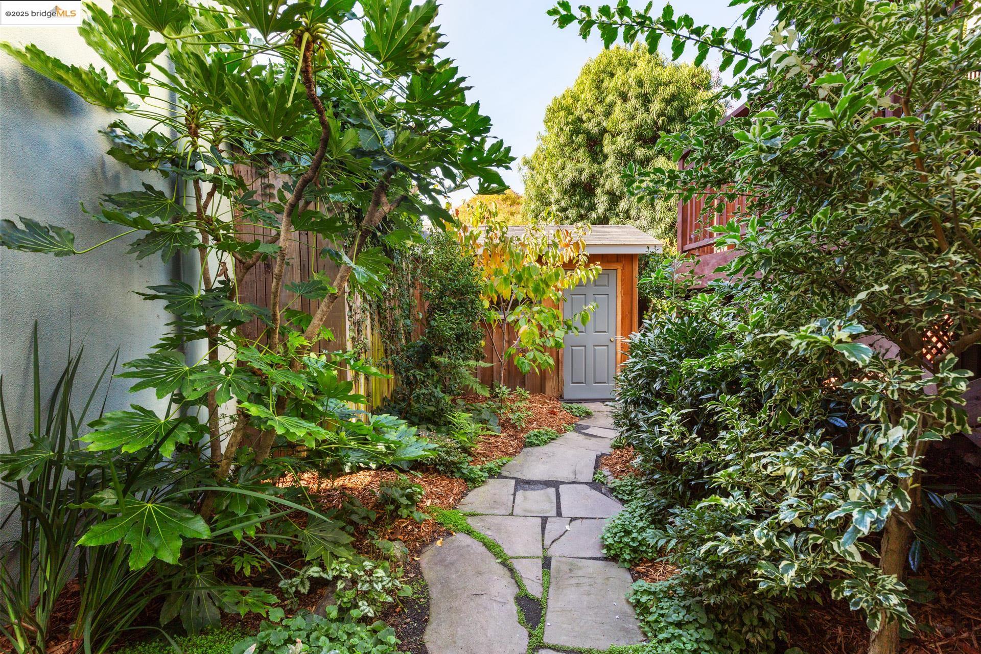 Detail Gallery Image 51 of 57 For 2964 Magnolia St, Berkeley,  CA 94705 - 4 Beds | 3/1 Baths