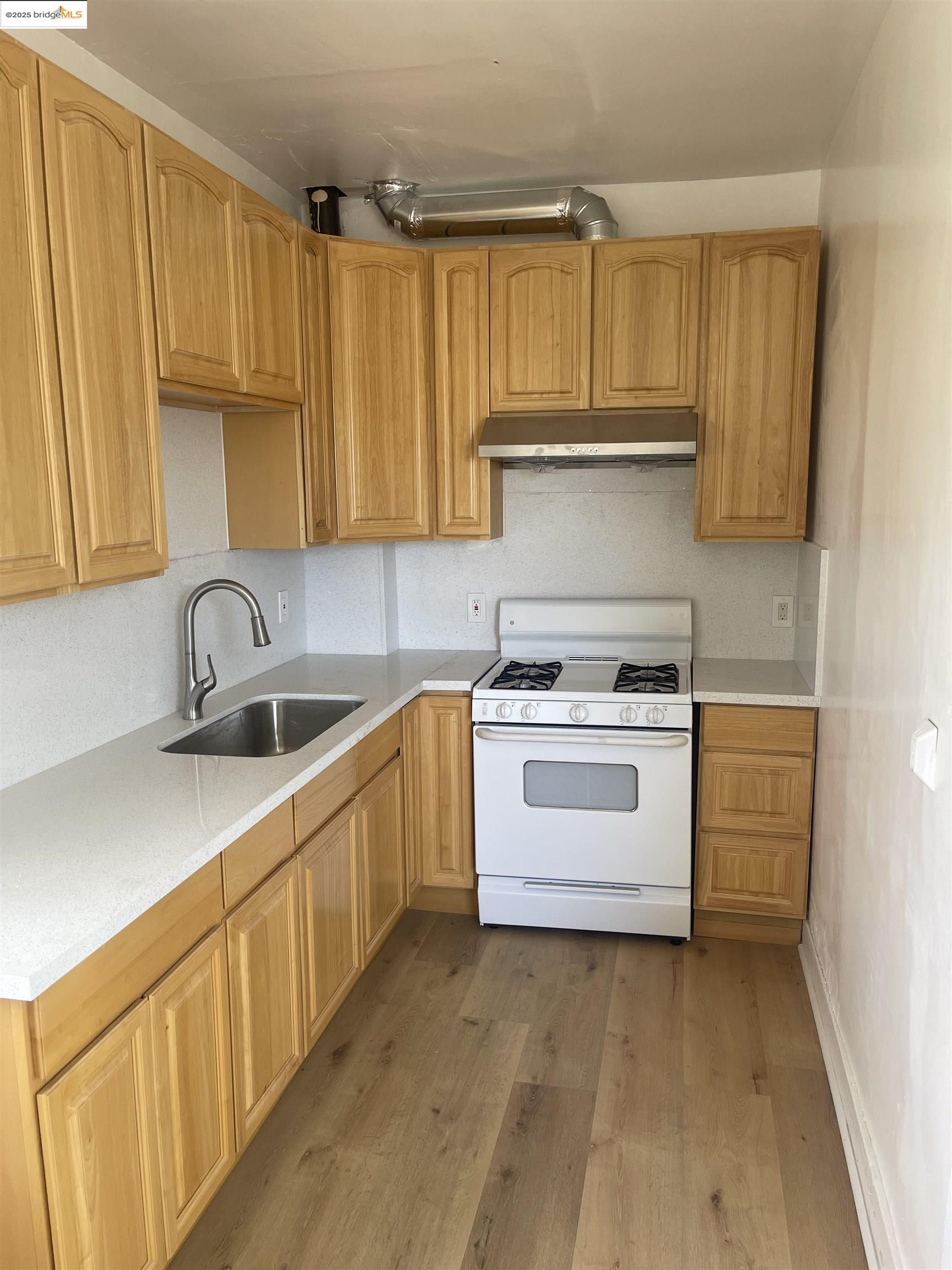 Detail Gallery Image 13 of 20 For 2212 17th Ave, Oakland,  CA 94606 - – Beds | – Baths