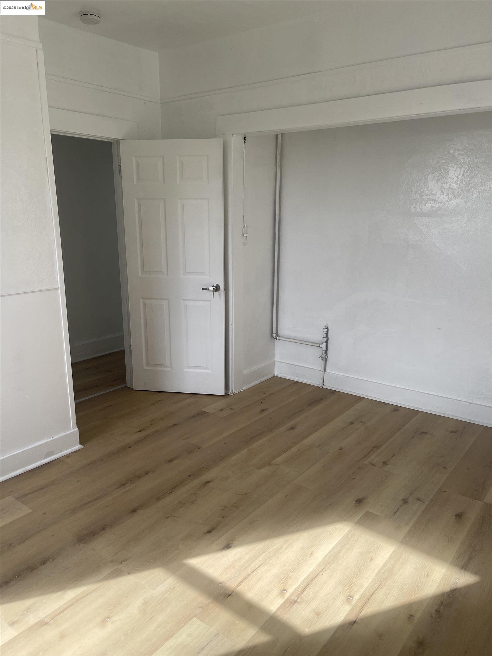 Detail Gallery Image 2 of 20 For 2212 17th Ave, Oakland,  CA 94606 - – Beds | – Baths