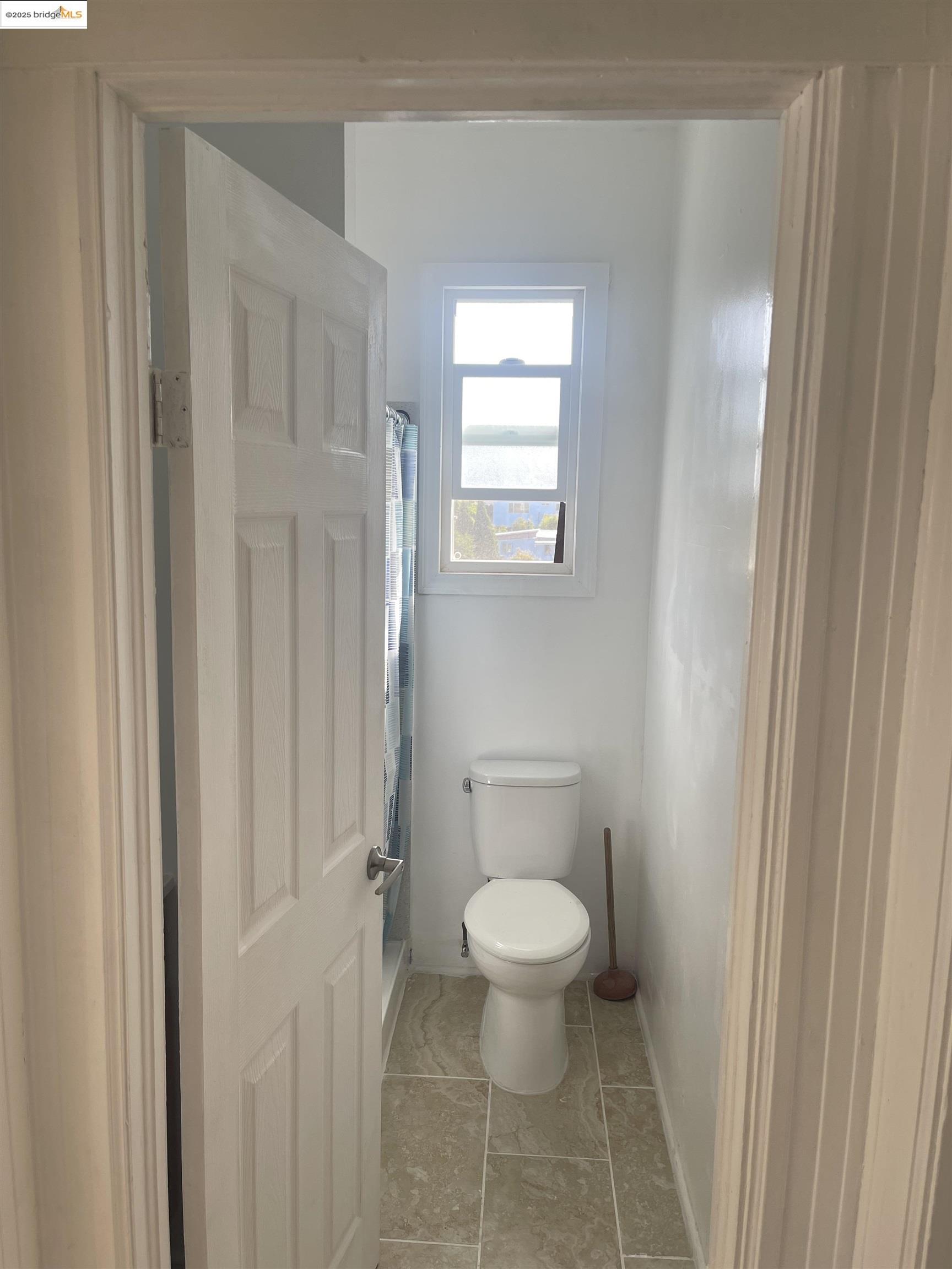 Detail Gallery Image 4 of 20 For 2212 17th Ave, Oakland,  CA 94606 - – Beds | – Baths