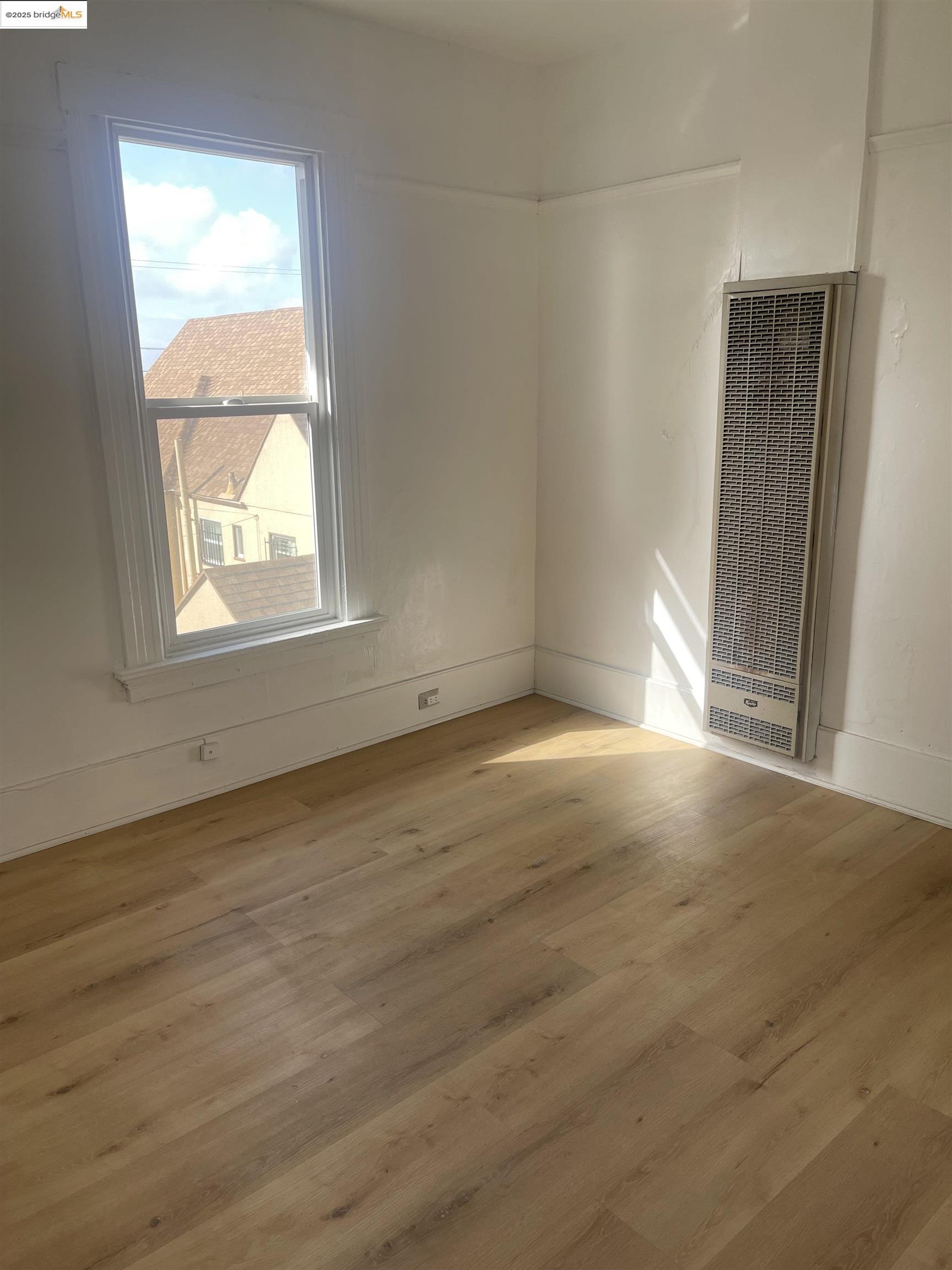 Detail Gallery Image 6 of 20 For 2212 17th Ave, Oakland,  CA 94606 - – Beds | – Baths