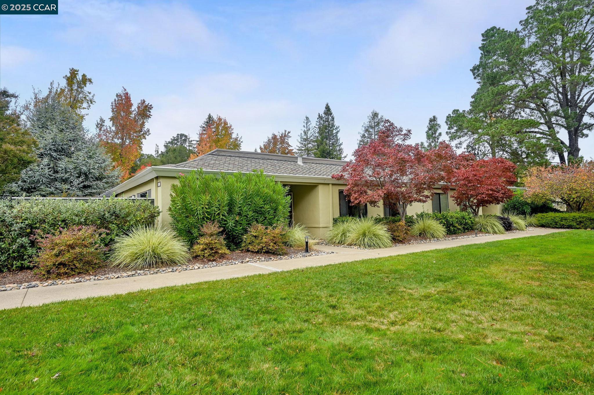 Detail Gallery Image 2 of 40 For 1801 Golden Rain Rd #3,  Walnut Creek,  CA 94595 - 2 Beds | 2 Baths