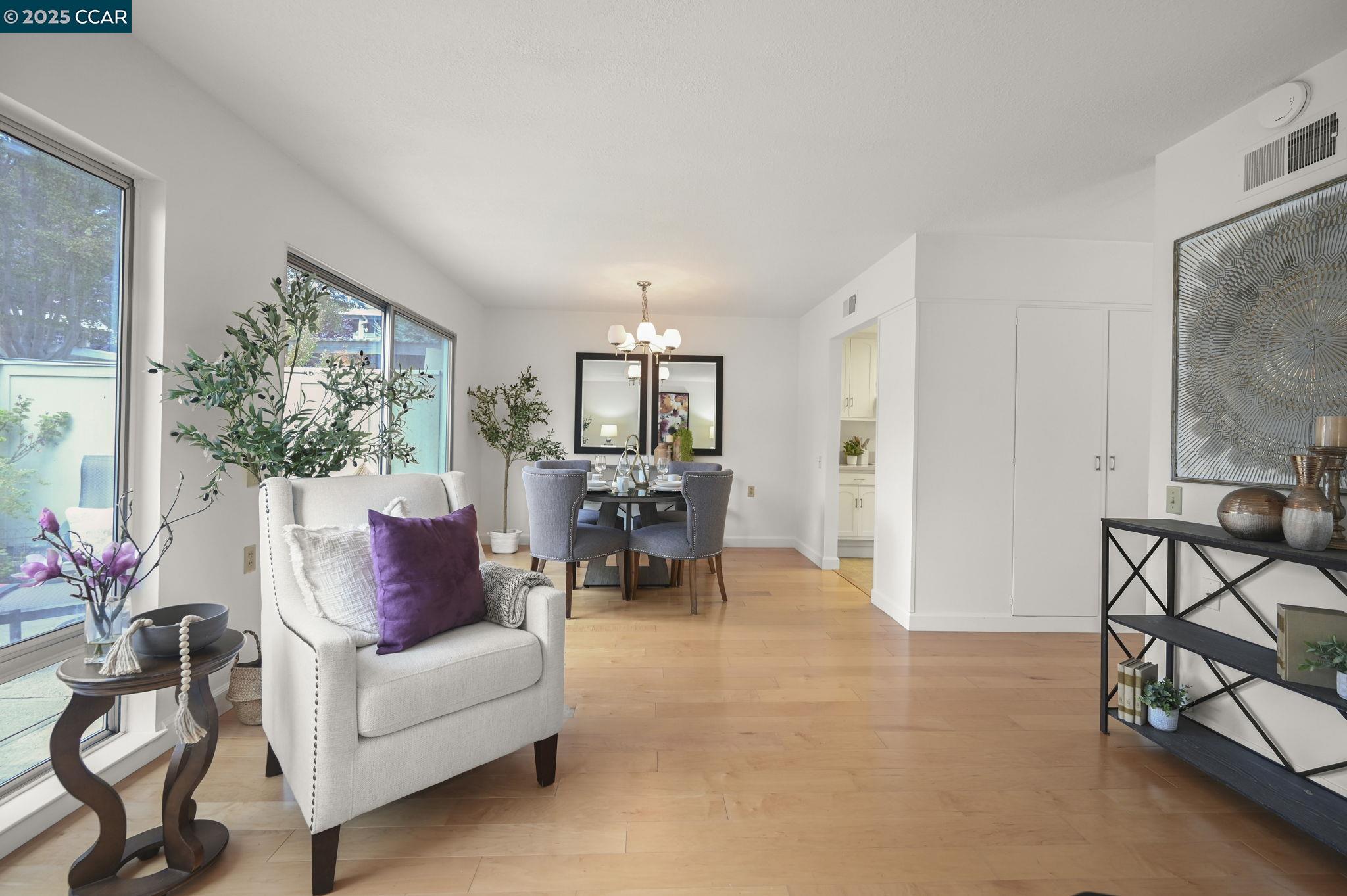 Detail Gallery Image 8 of 40 For 1801 Golden Rain Rd #3,  Walnut Creek,  CA 94595 - 2 Beds | 2 Baths