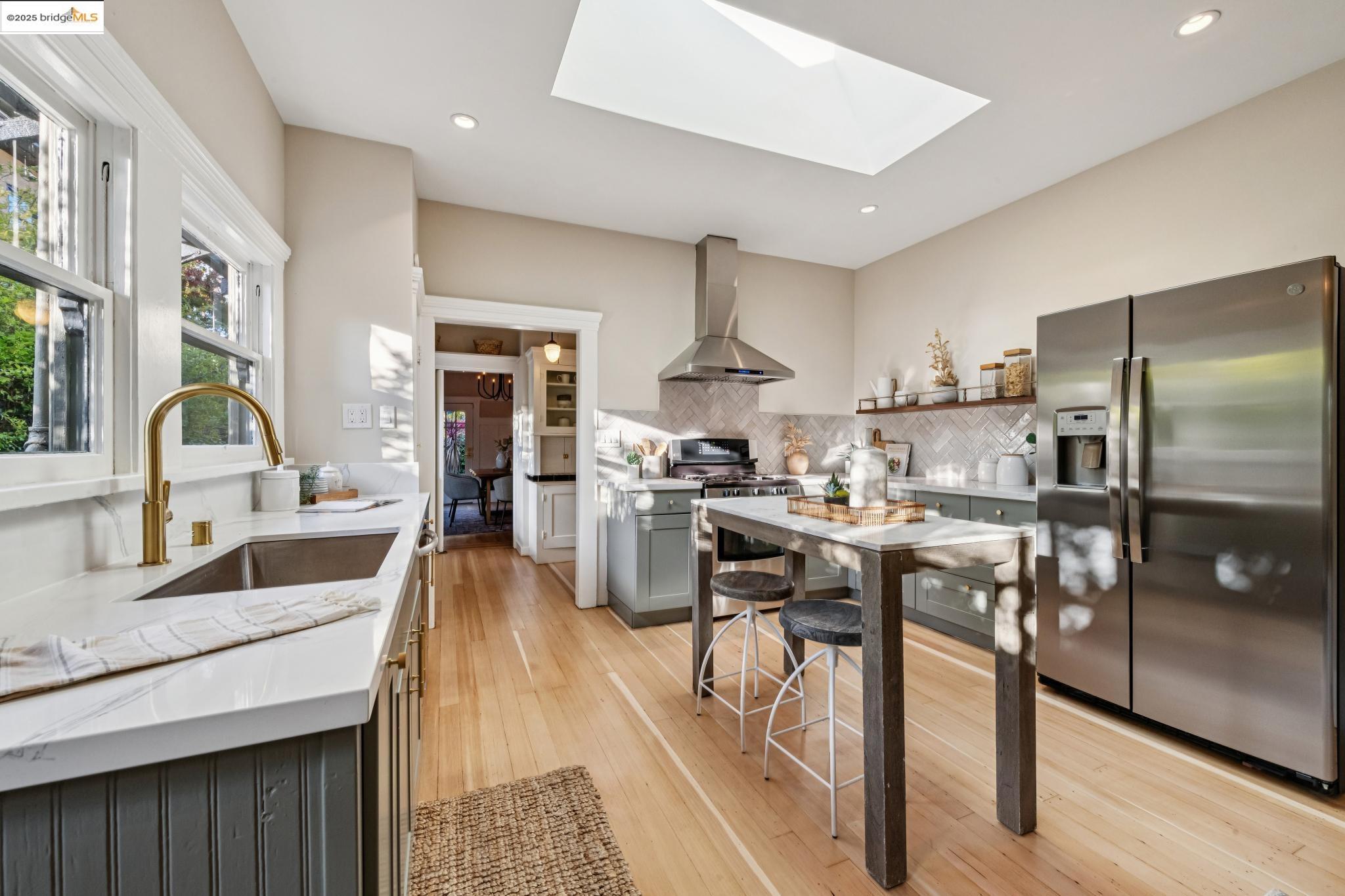 Detail Gallery Image 21 of 60 For 2636 Alcatraz Ave, Berkeley,  CA 94705 - 4 Beds | 3 Baths