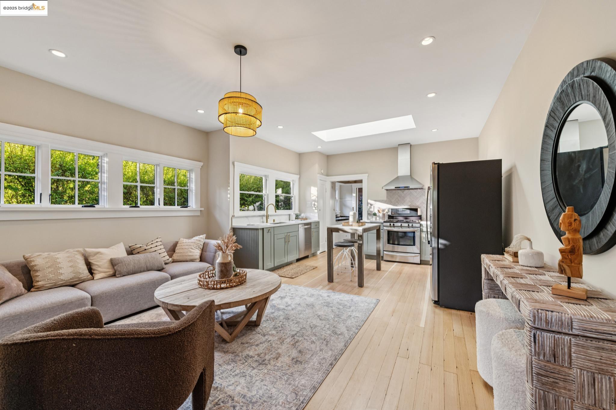 Detail Gallery Image 24 of 60 For 2636 Alcatraz Ave, Berkeley,  CA 94705 - 4 Beds | 3 Baths