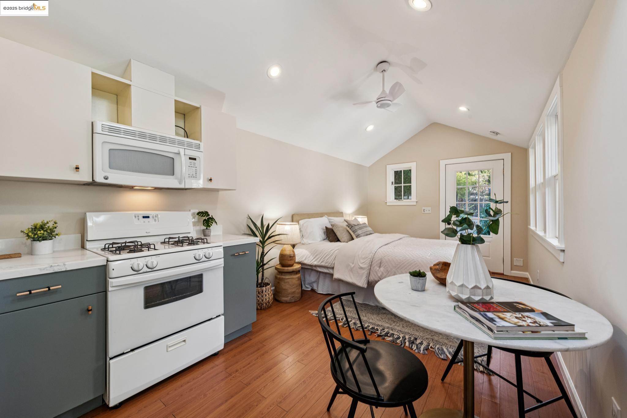 Detail Gallery Image 46 of 60 For 2636 Alcatraz Ave, Berkeley,  CA 94705 - 4 Beds | 3 Baths