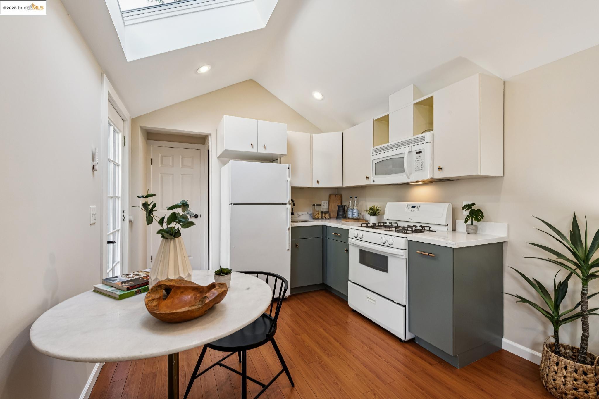 Detail Gallery Image 47 of 60 For 2636 Alcatraz Ave, Berkeley,  CA 94705 - 4 Beds | 3 Baths