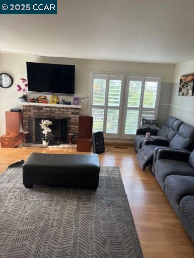 Detail Gallery Image 3 of 20 For 965 Parkside Drive, El Sobrante,  CA 94603 - 3 Beds | 2/1 Baths