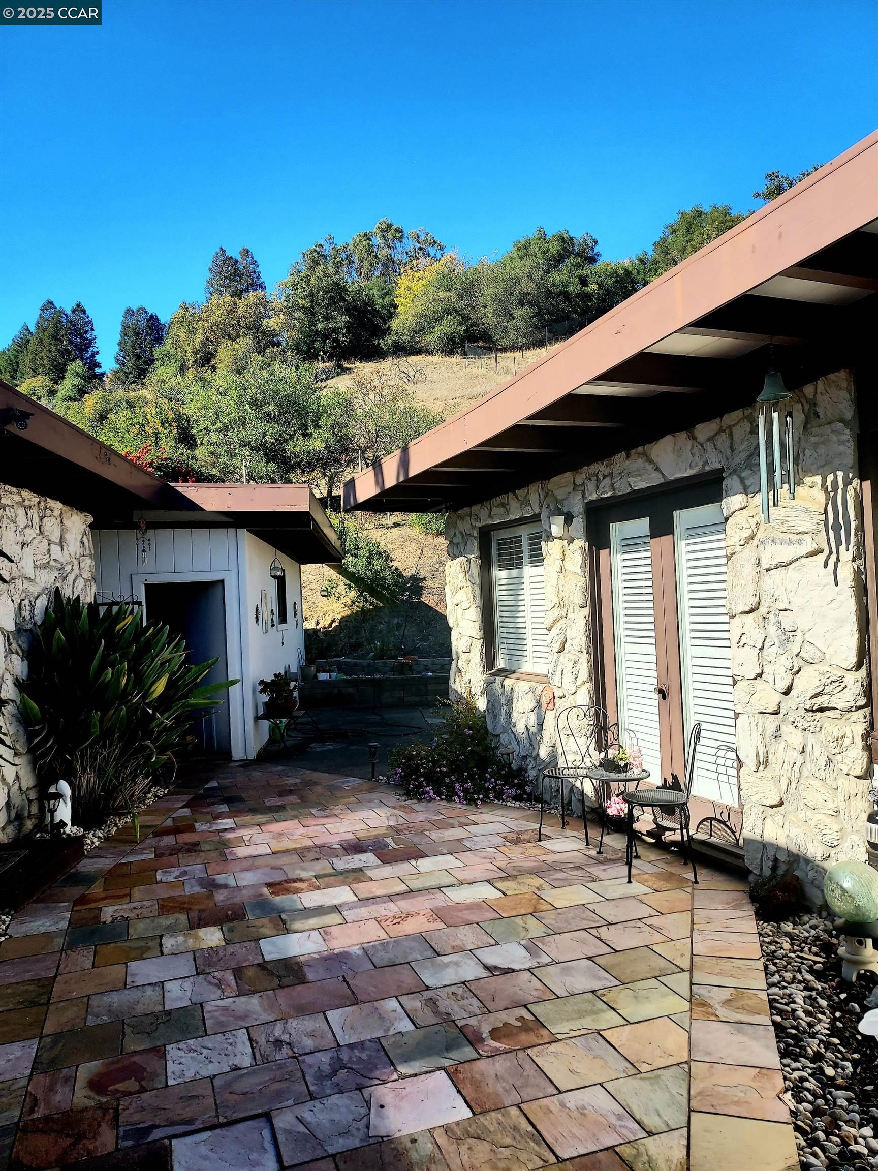 Detail Gallery Image 10 of 56 For 4900 John Muir Rd, Martinez,  CA 94553 - 3 Beds | 3 Baths