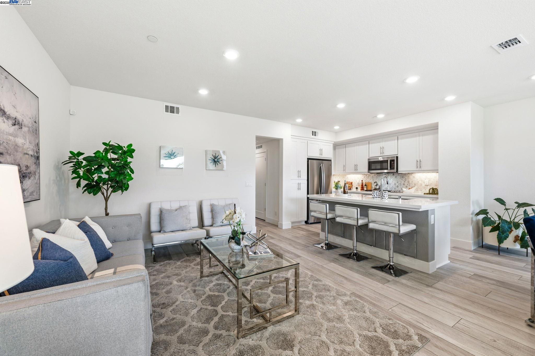 Detail Gallery Image 13 of 39 For 5581 Dublin Blvd, Dublin,  CA 94568 - 3 Beds | 3 Baths