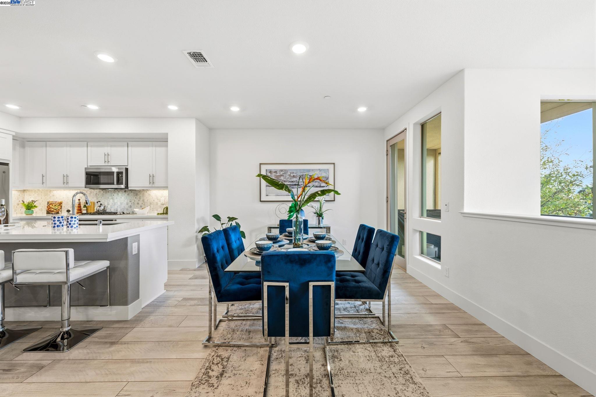 Detail Gallery Image 18 of 39 For 5581 Dublin Blvd, Dublin,  CA 94568 - 3 Beds | 3 Baths