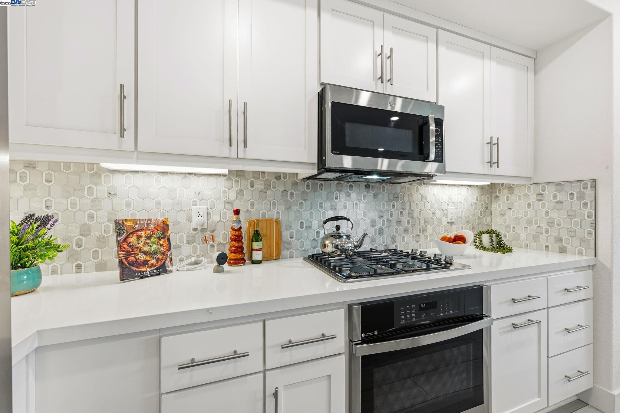 Detail Gallery Image 22 of 39 For 5581 Dublin Blvd, Dublin,  CA 94568 - 3 Beds | 3 Baths