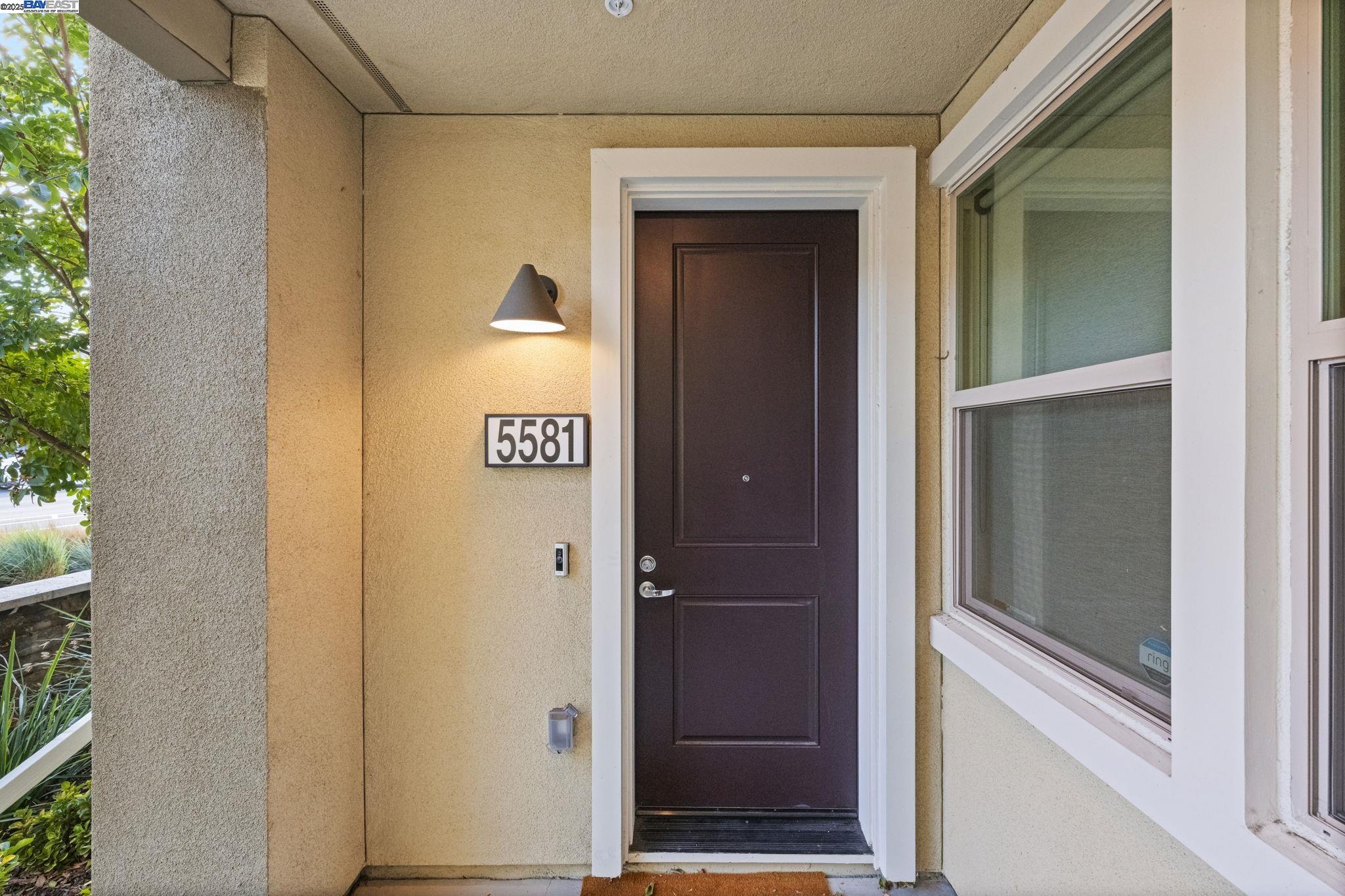 Detail Gallery Image 4 of 39 For 5581 Dublin Blvd, Dublin,  CA 94568 - 3 Beds | 3 Baths