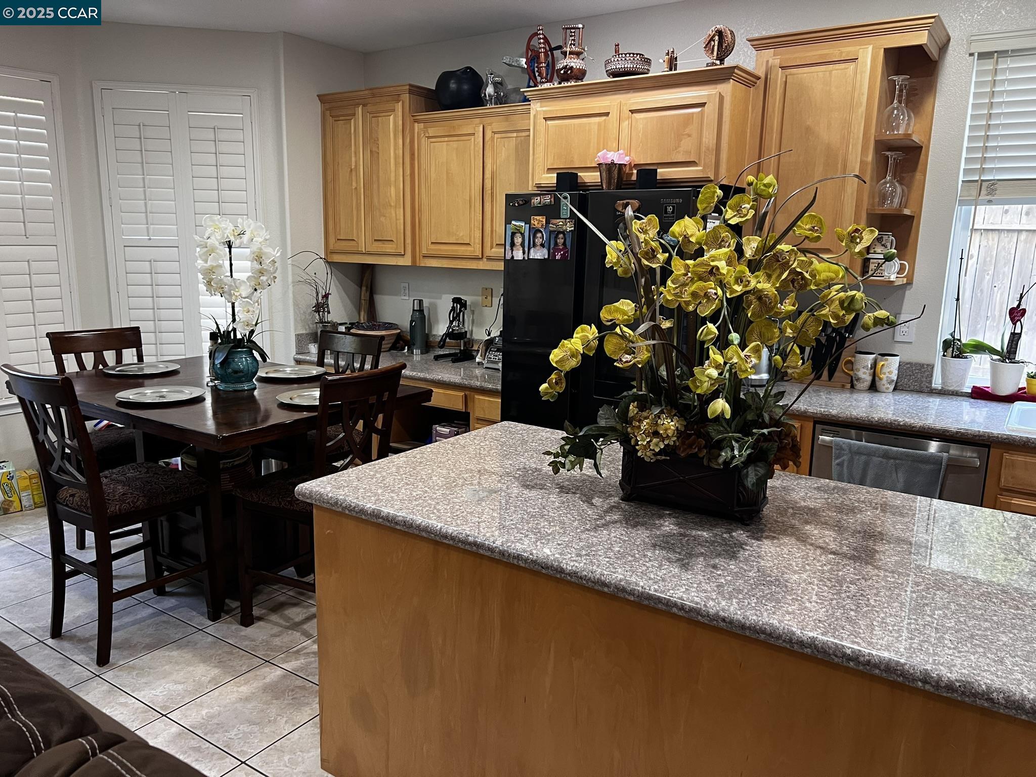 Detail Gallery Image 4 of 39 For 4045 Galenez Way, Antioch,  CA 94531 - 5 Beds | 3 Baths