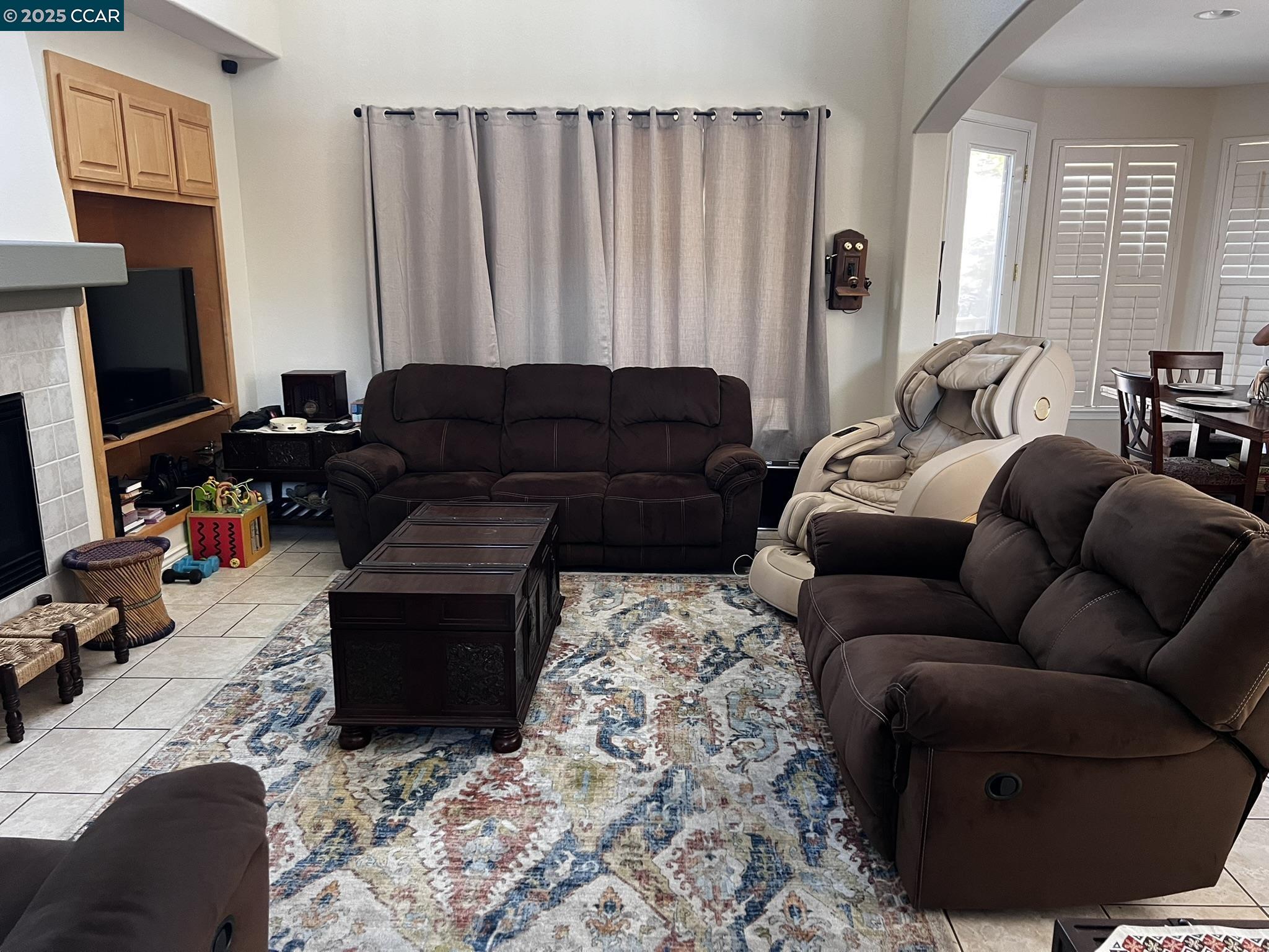 Detail Gallery Image 6 of 39 For 4045 Galenez Way, Antioch,  CA 94531 - 5 Beds | 3 Baths