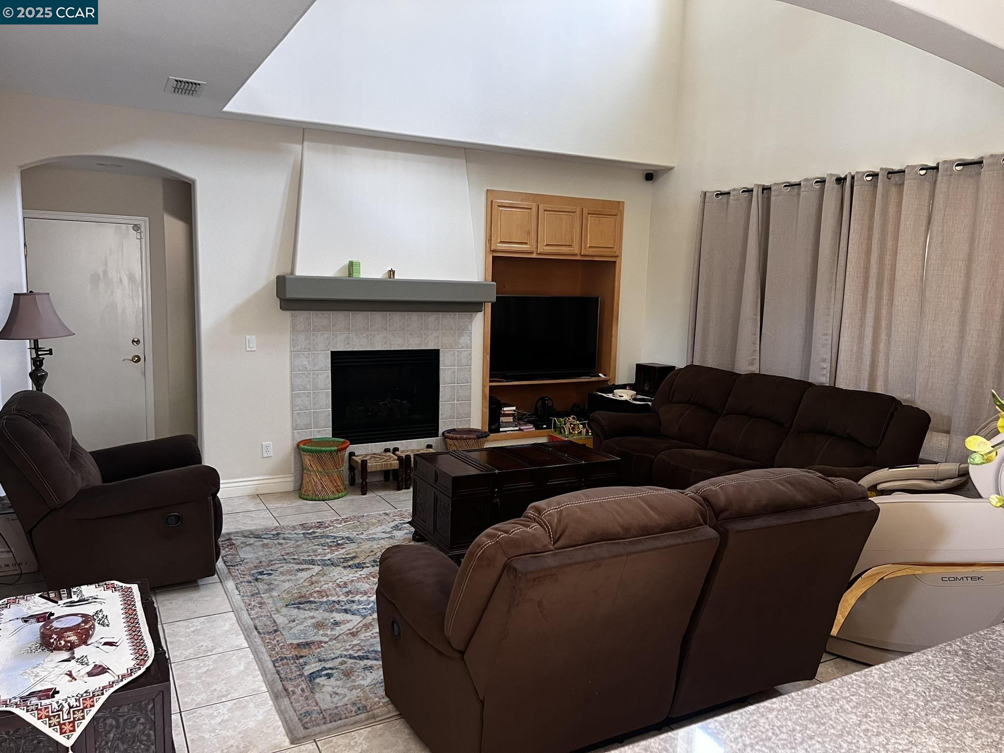 Detail Gallery Image 7 of 39 For 4045 Galenez Way, Antioch,  CA 94531 - 5 Beds | 3 Baths