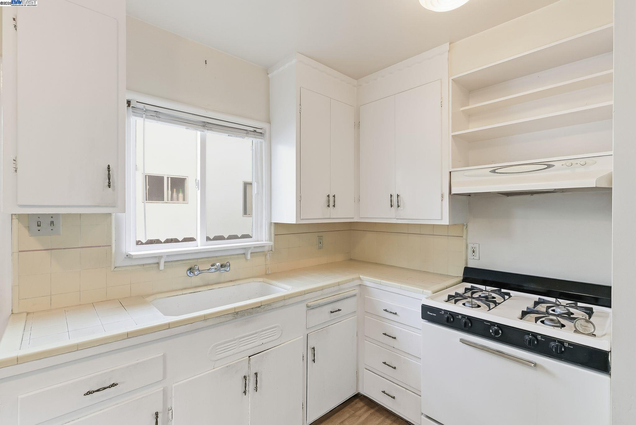 Detail Gallery Image 12 of 29 For 2133 Clinton Ave, Alameda,  CA 94501 - – Beds | – Baths