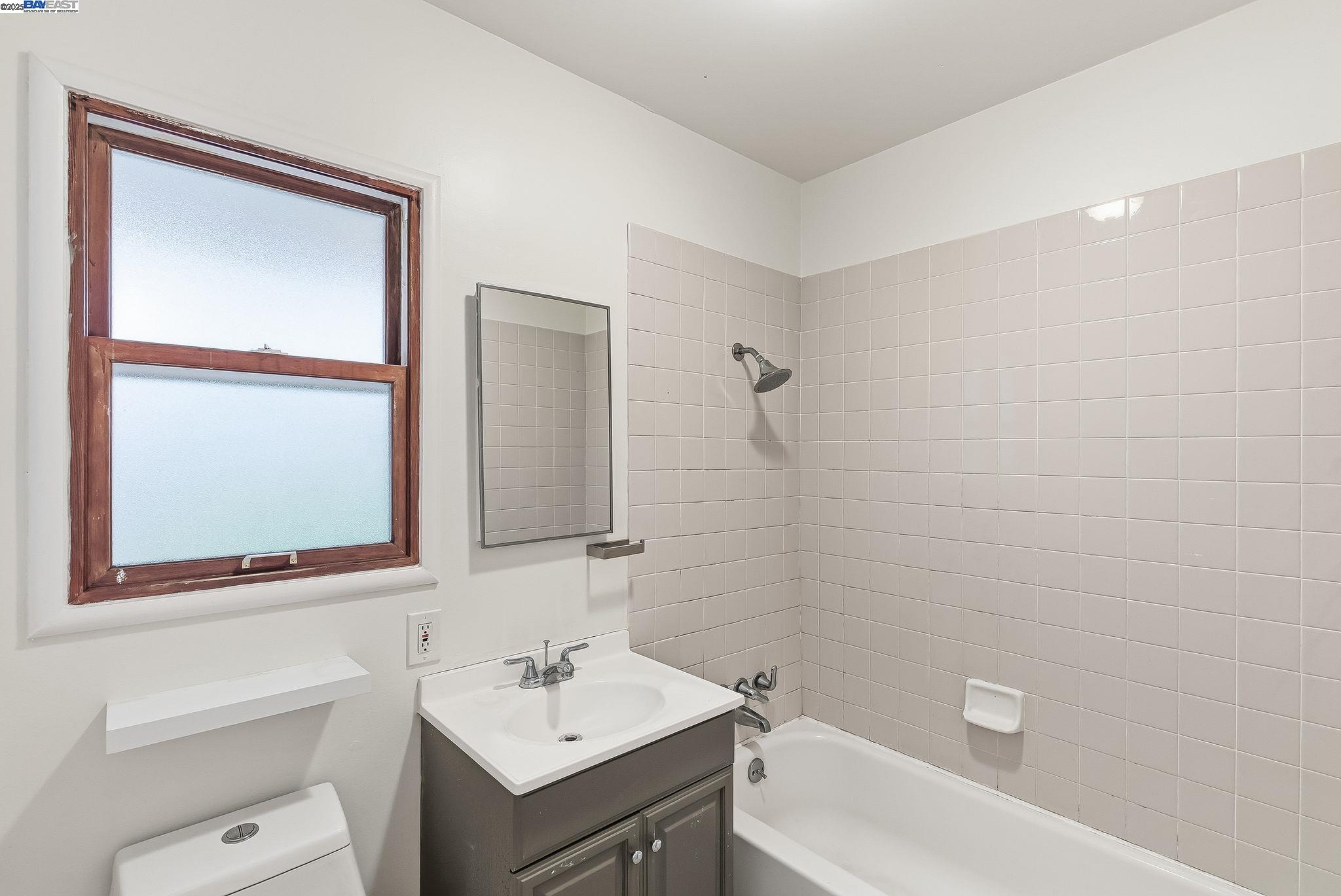 Detail Gallery Image 22 of 29 For 2133 Clinton Ave, Alameda,  CA 94501 - – Beds | – Baths