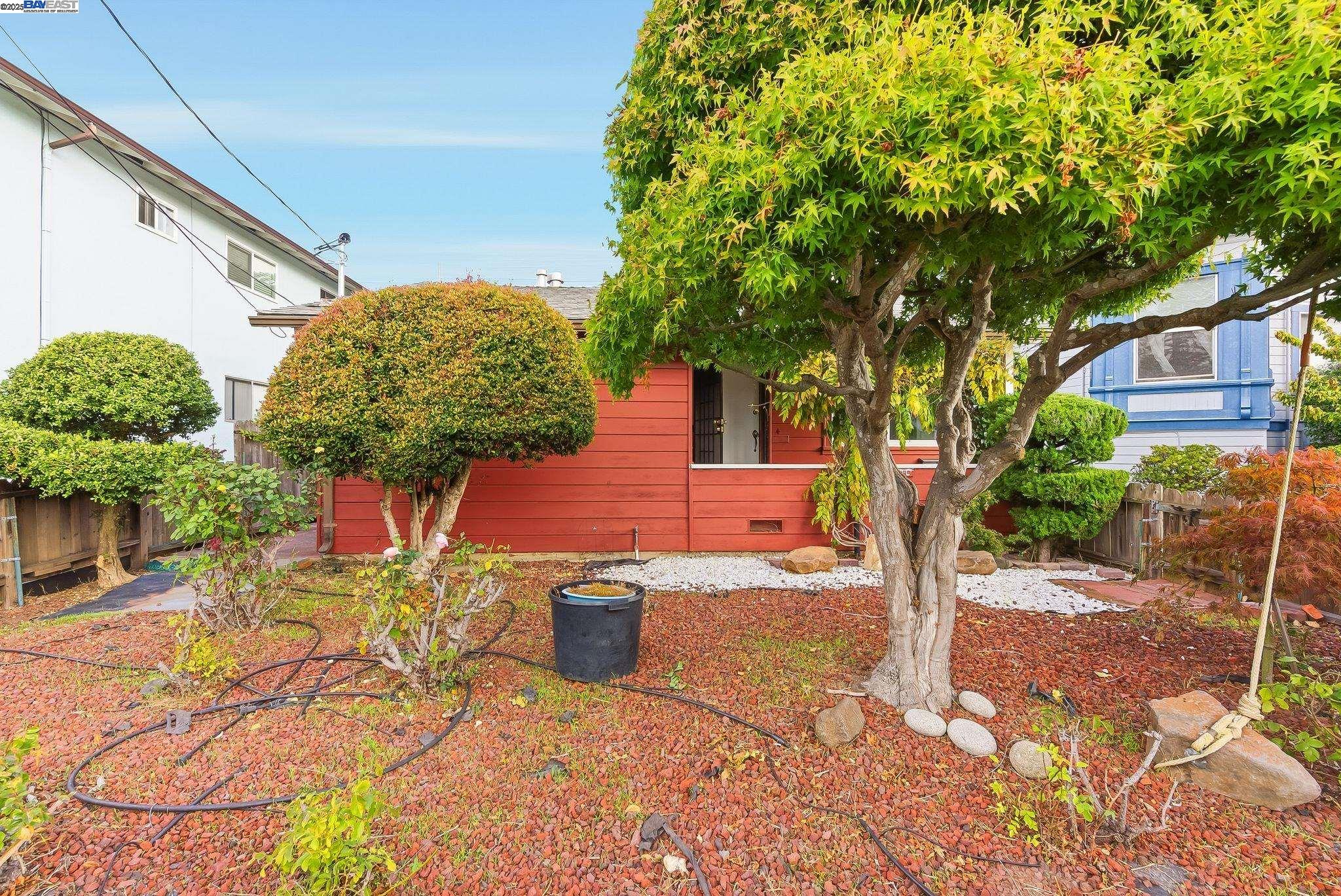 Detail Gallery Image 4 of 29 For 2133 Clinton Ave, Alameda,  CA 94501 - – Beds | – Baths