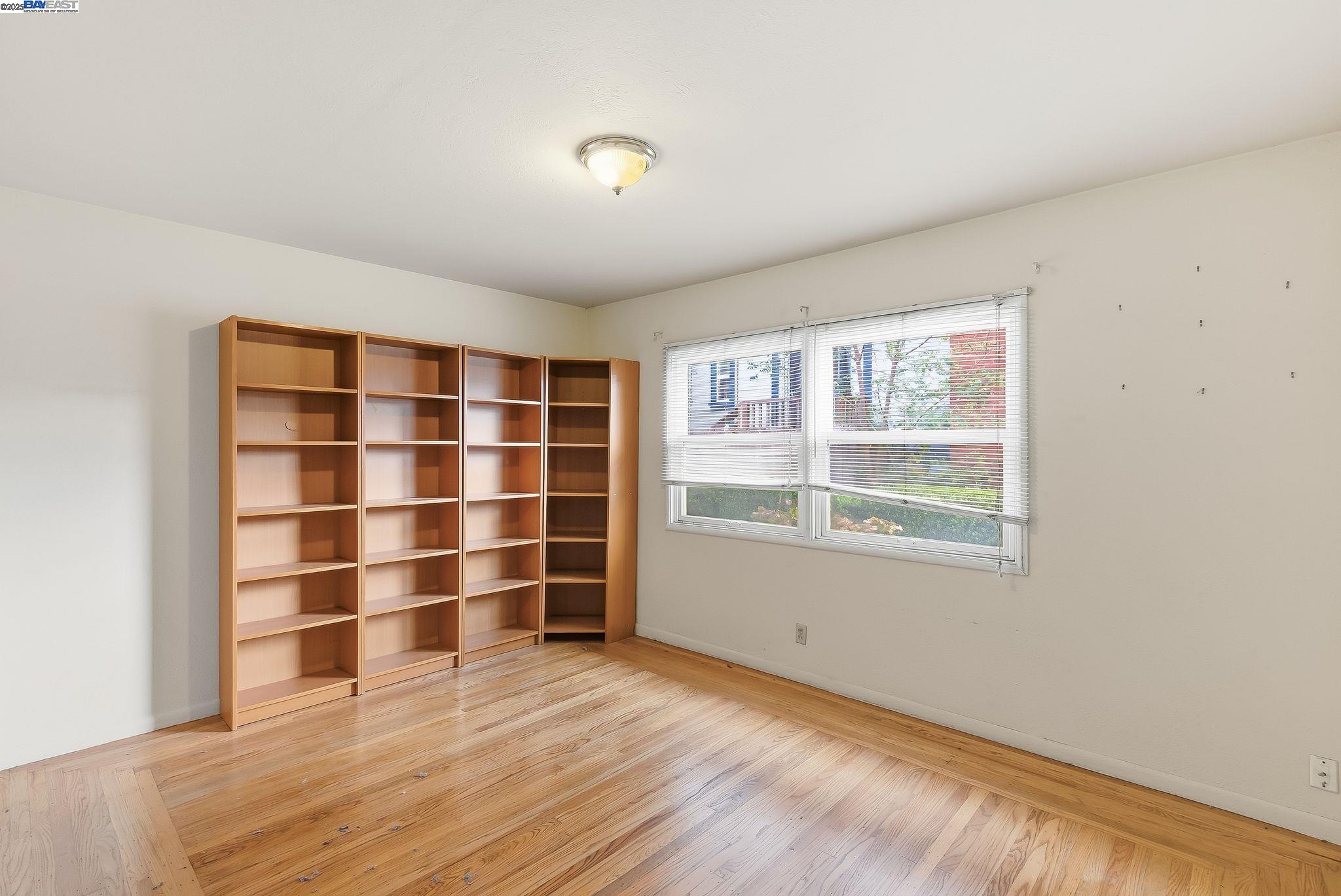 Detail Gallery Image 7 of 29 For 2133 Clinton Ave, Alameda,  CA 94501 - – Beds | – Baths