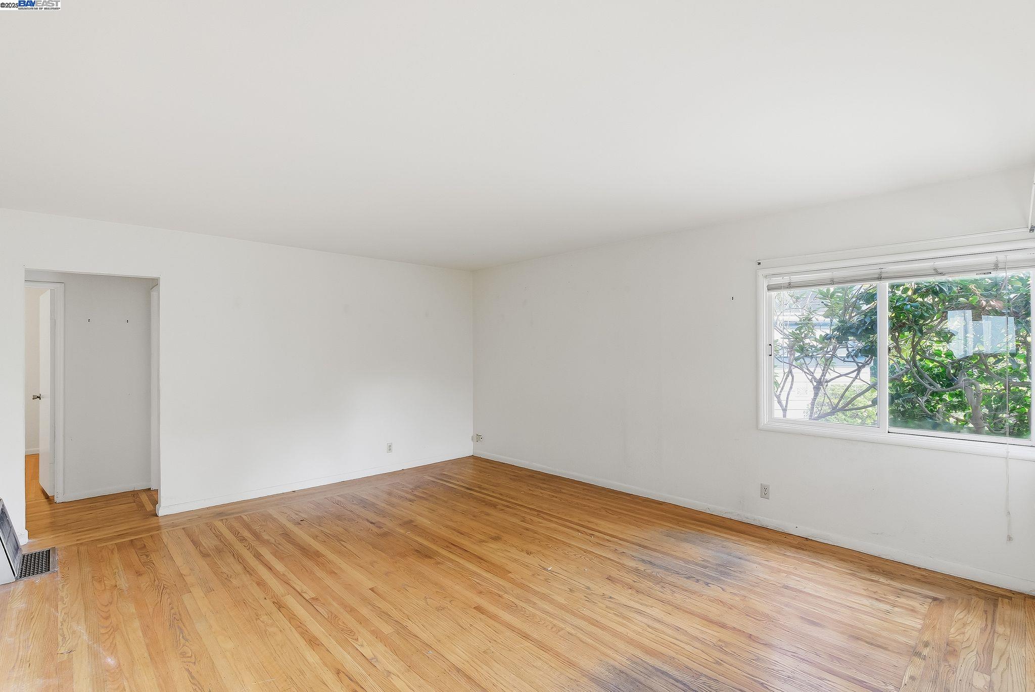 Detail Gallery Image 8 of 29 For 2133 Clinton Ave, Alameda,  CA 94501 - – Beds | – Baths