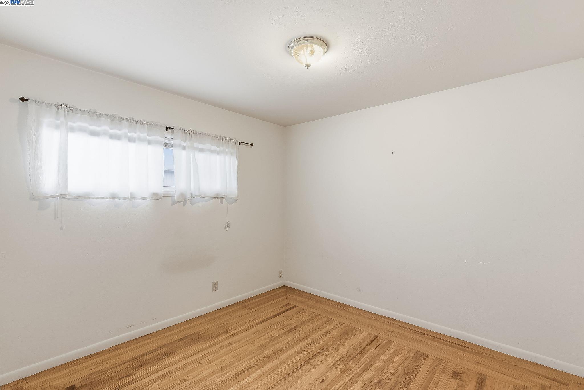 Detail Gallery Image 9 of 29 For 2133 Clinton Ave, Alameda,  CA 94501 - – Beds | – Baths