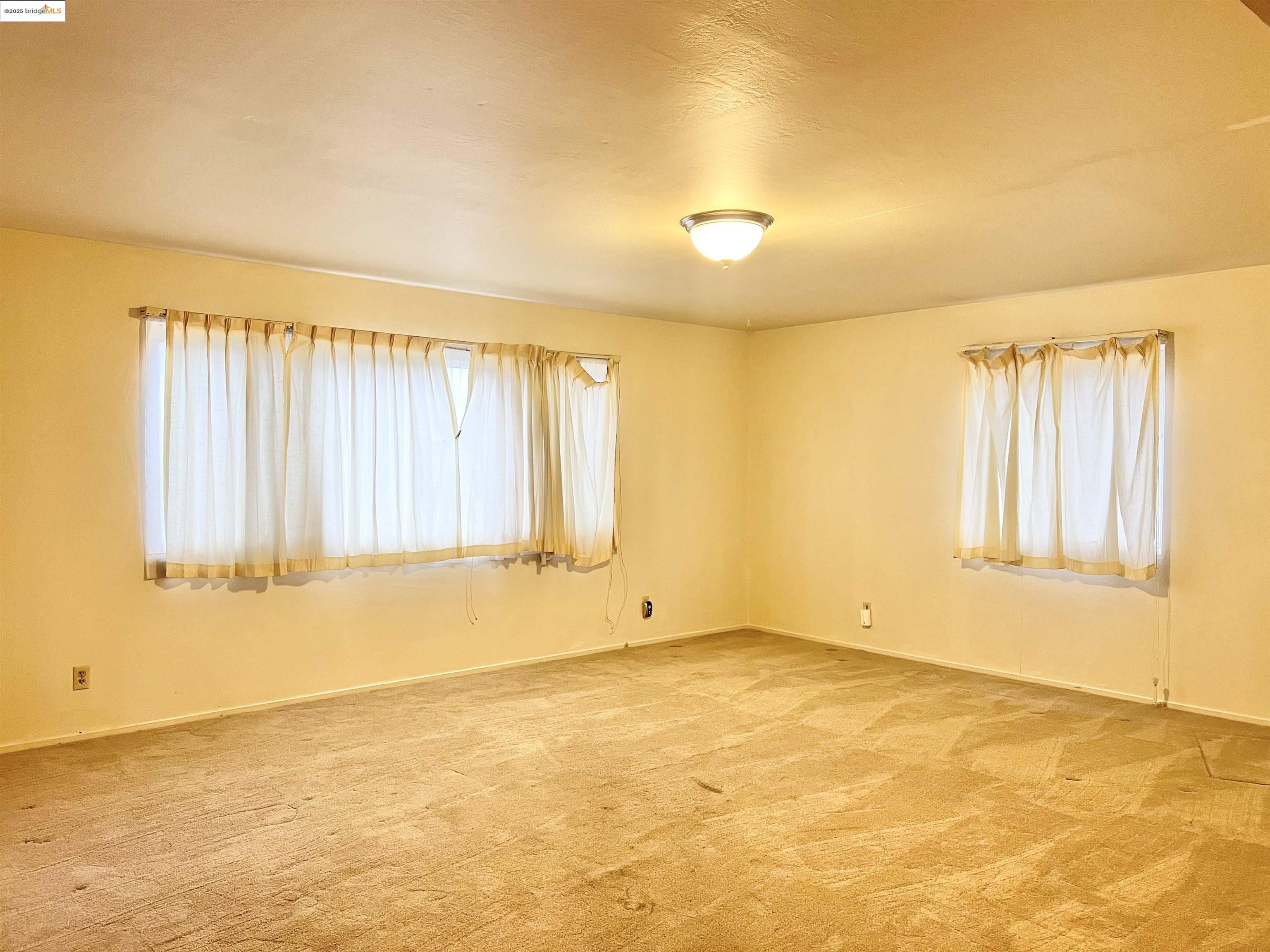 Detail Gallery Image 3 of 19 For 9719 Holly St, Oakland,  CA 94603 - 2 Beds | 1 Baths