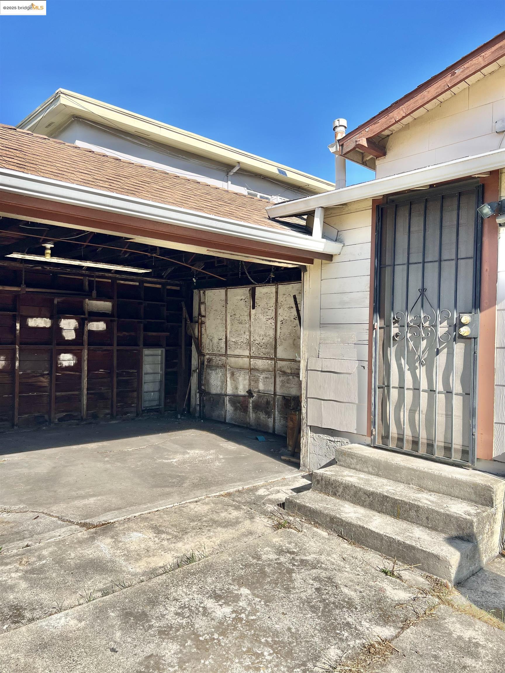 Detail Gallery Image 15 of 19 For 9719 Holly St, Oakland,  CA 94603 - 2 Beds | 1 Baths