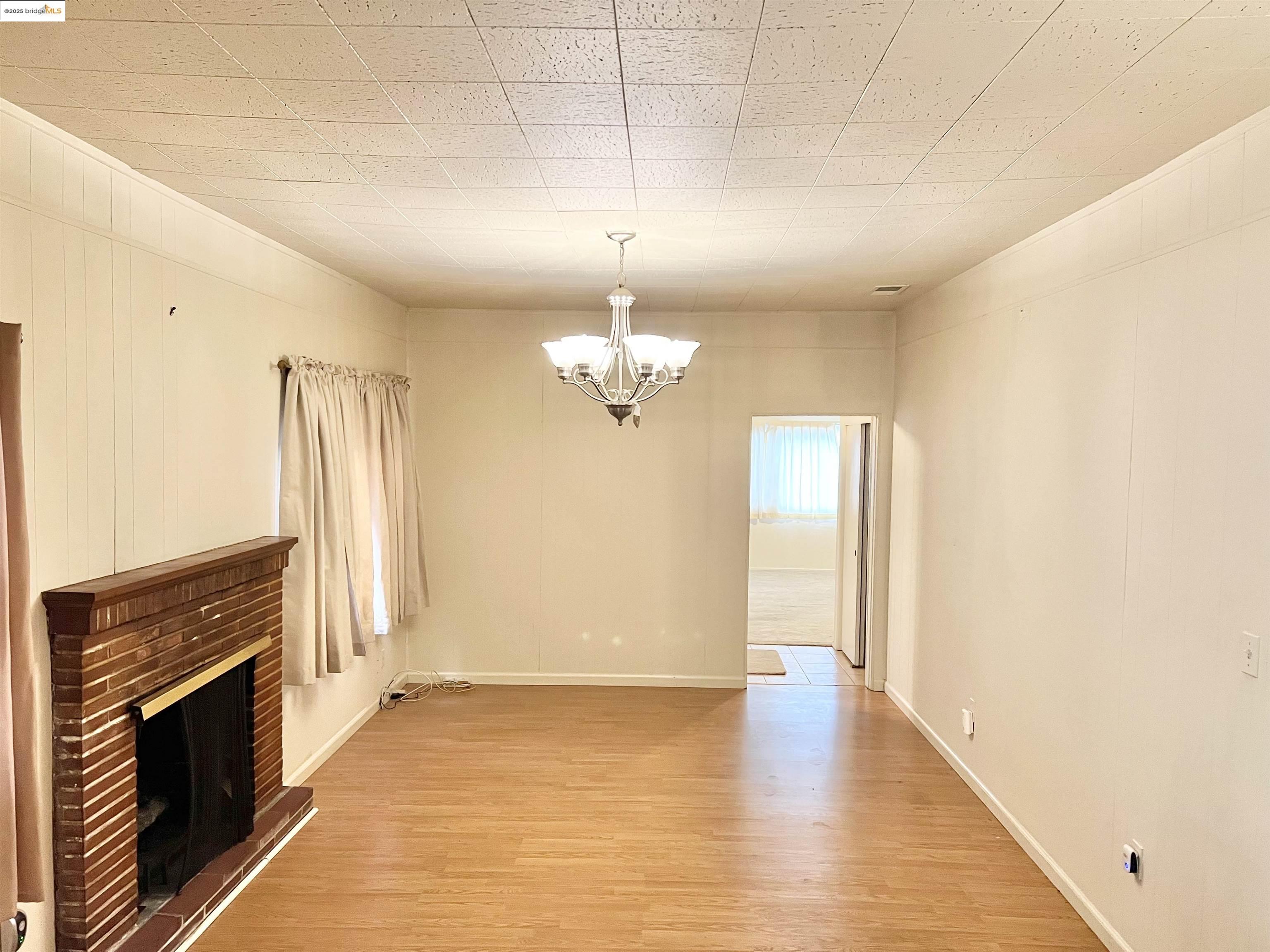 Detail Gallery Image 4 of 19 For 9719 Holly St, Oakland,  CA 94603 - 2 Beds | 1 Baths