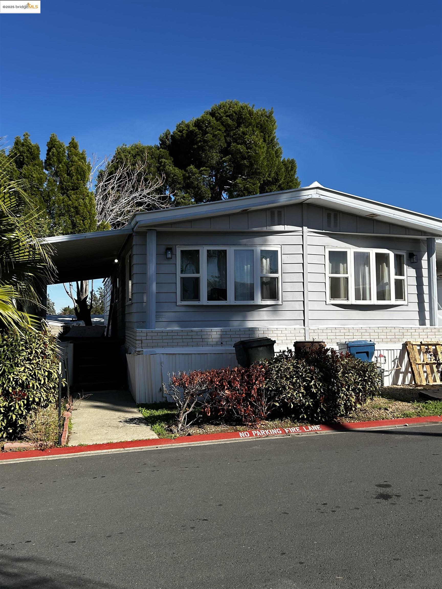 Front Image Thumbnail for EB41117082