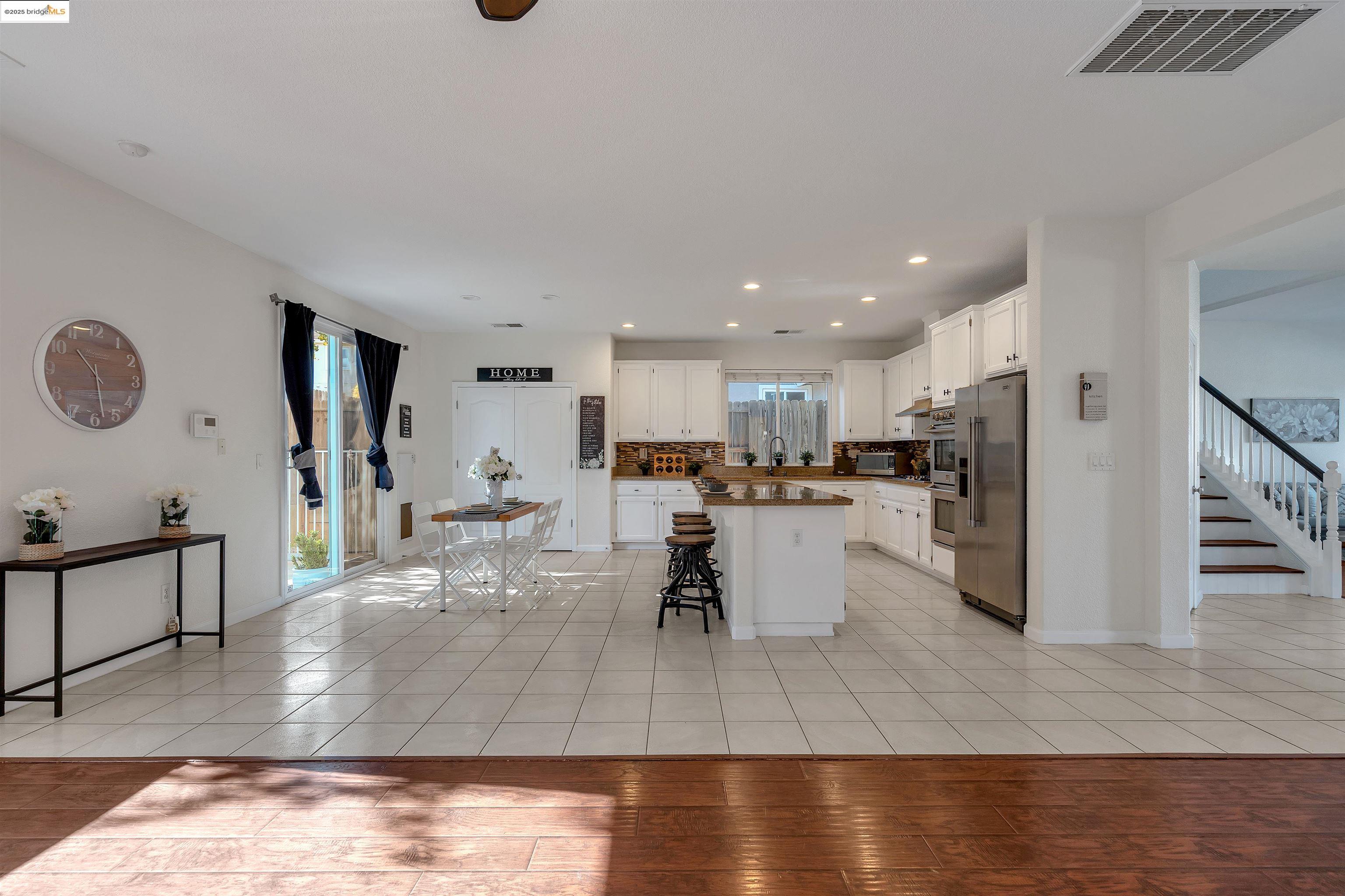 Detail Gallery Image 13 of 42 For 166 Rangewood Dr, Pittsburg,  CA 94565 - 6 Beds | 5 Baths