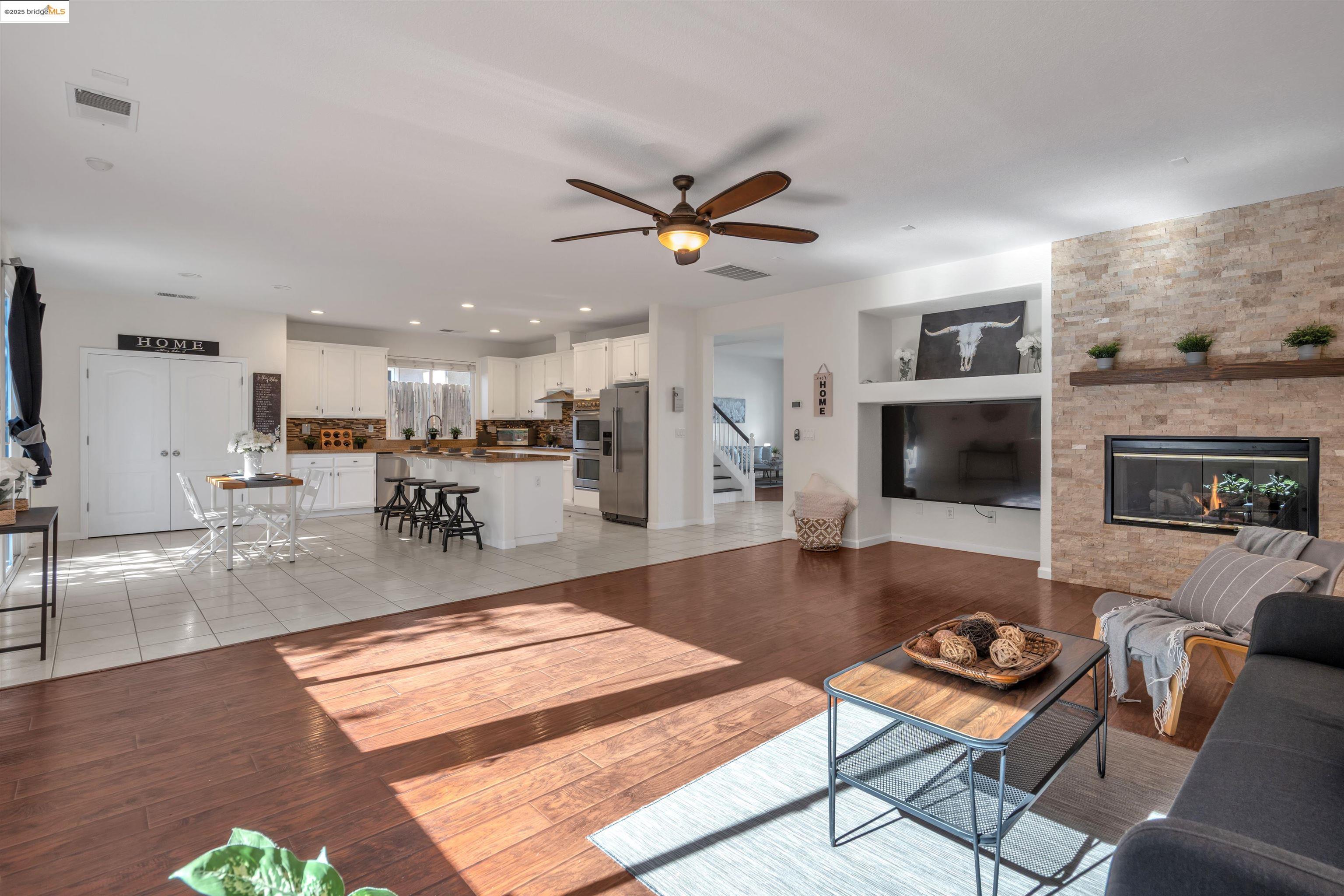 Detail Gallery Image 15 of 42 For 166 Rangewood Dr, Pittsburg,  CA 94565 - 6 Beds | 5 Baths