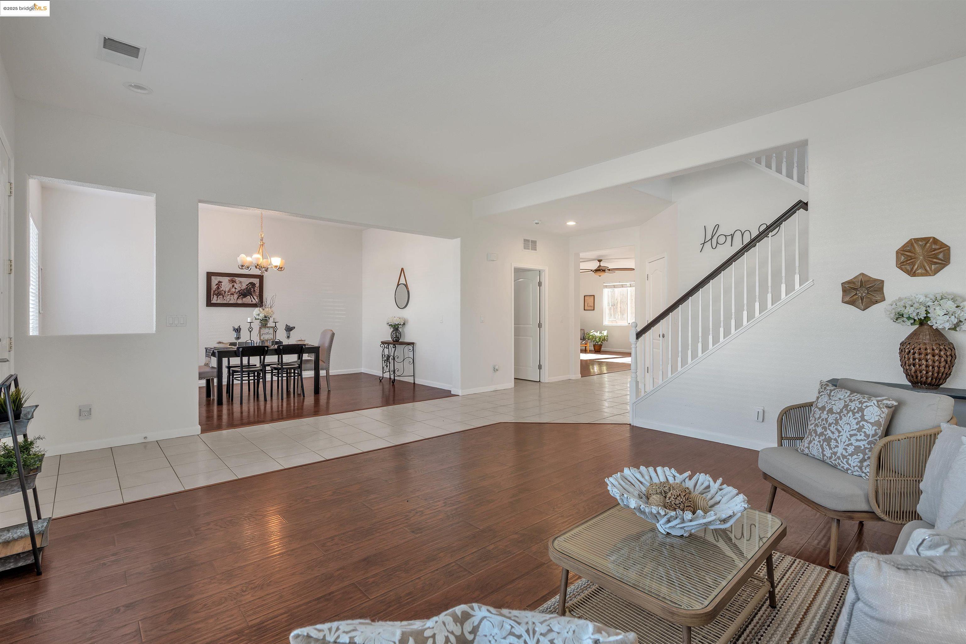 Detail Gallery Image 3 of 42 For 166 Rangewood Dr, Pittsburg,  CA 94565 - 6 Beds | 5 Baths