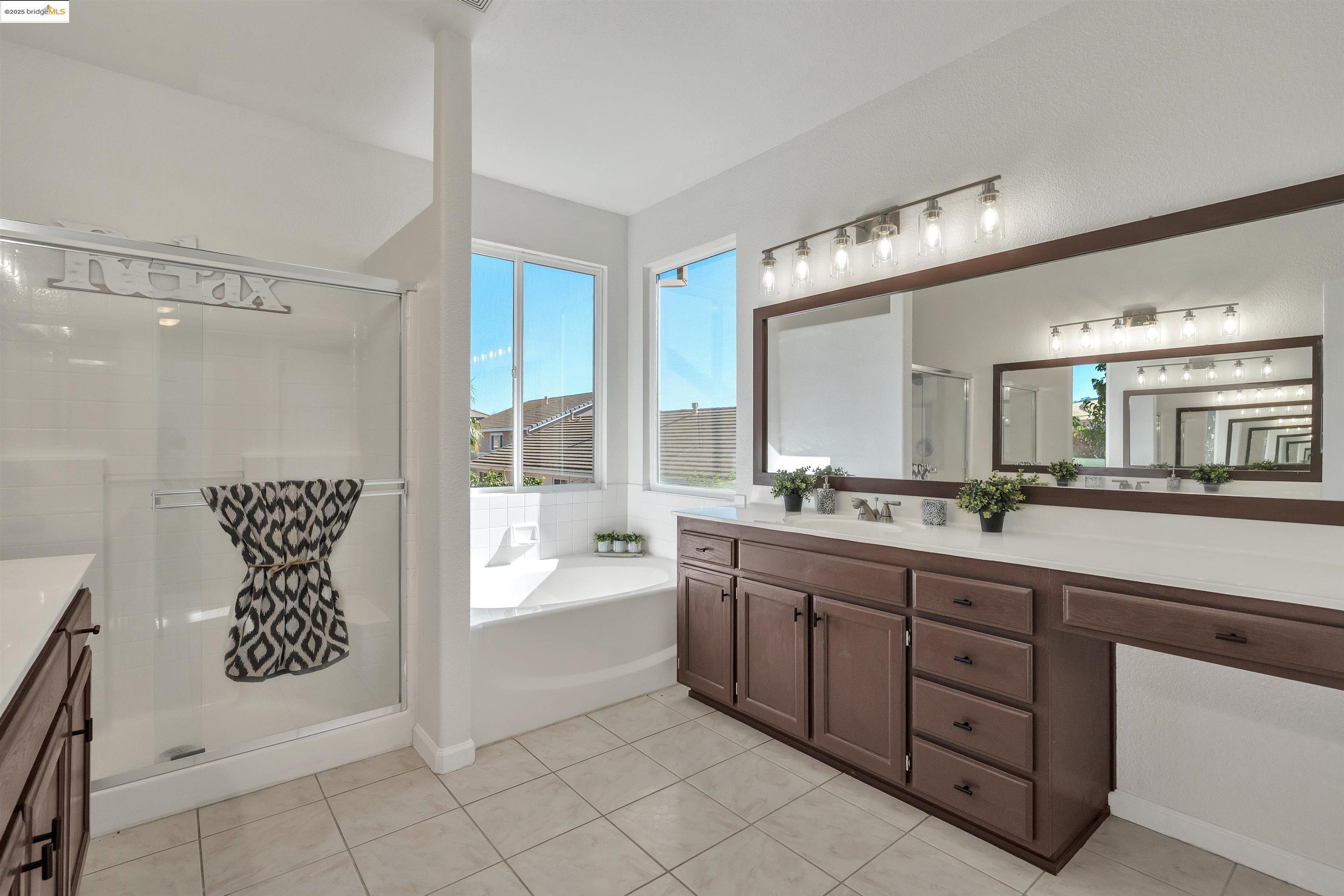 Detail Gallery Image 22 of 42 For 166 Rangewood Dr, Pittsburg,  CA 94565 - 6 Beds | 5 Baths