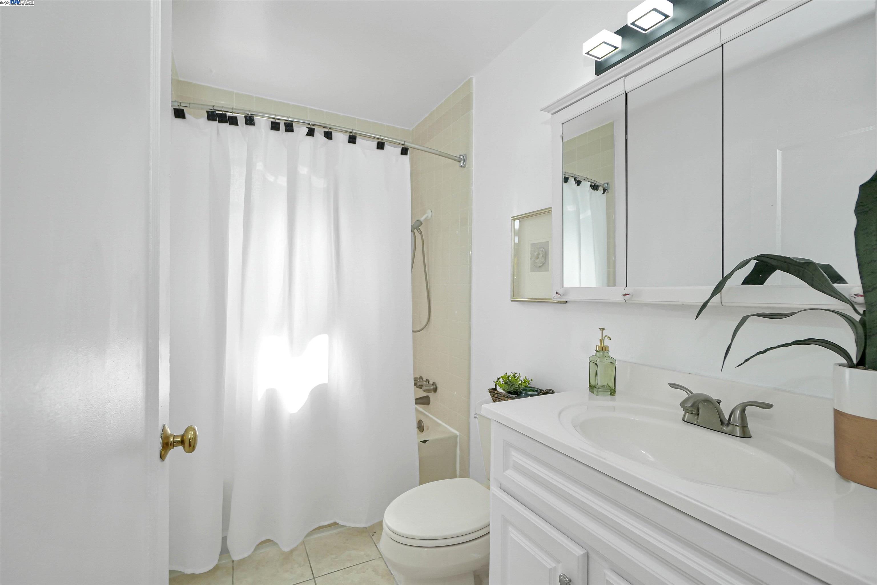 Detail Gallery Image 21 of 40 For 18662 Stanton Ave, Castro Valley,  CA 94546 - 3 Beds | 1 Baths