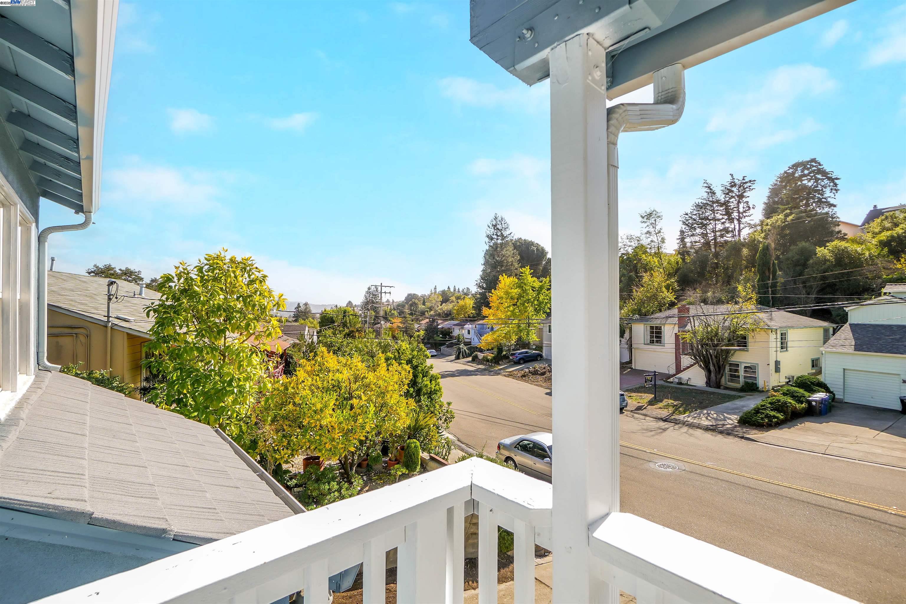 Detail Gallery Image 5 of 40 For 18662 Stanton Ave, Castro Valley,  CA 94546 - 3 Beds | 1 Baths