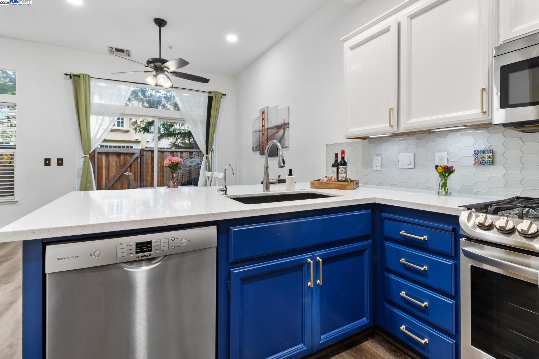 Detail Gallery Image 14 of 36 For 4052 Ghiotti Ct, Pleasanton,  CA 94588 - 2 Beds | 2/1 Baths