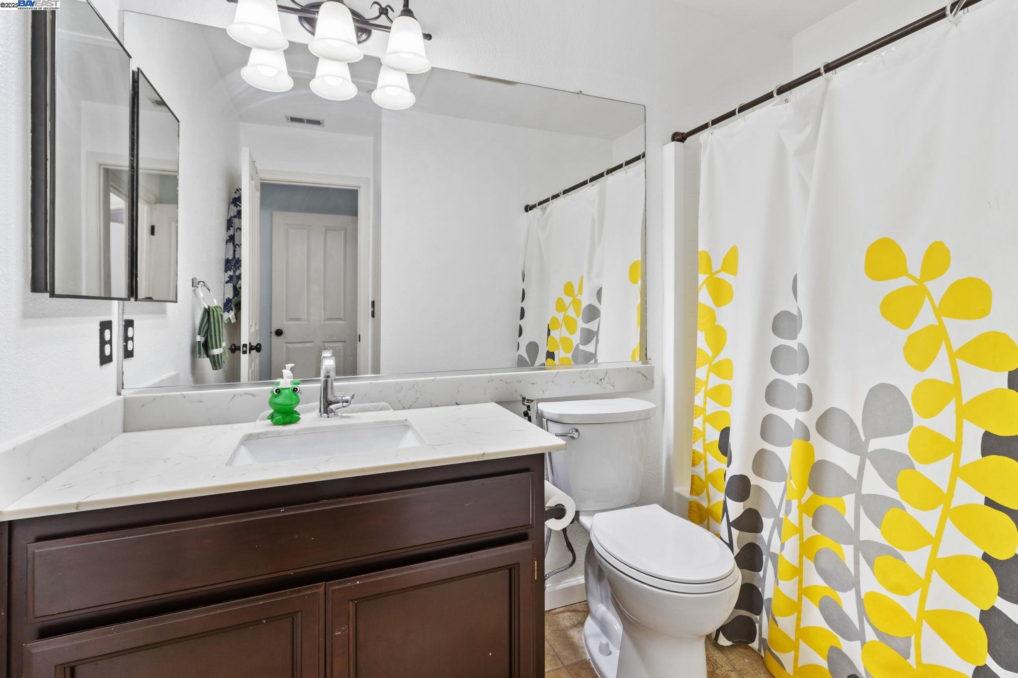 Detail Gallery Image 16 of 36 For 4052 Ghiotti Ct, Pleasanton,  CA 94588 - 2 Beds | 2/1 Baths