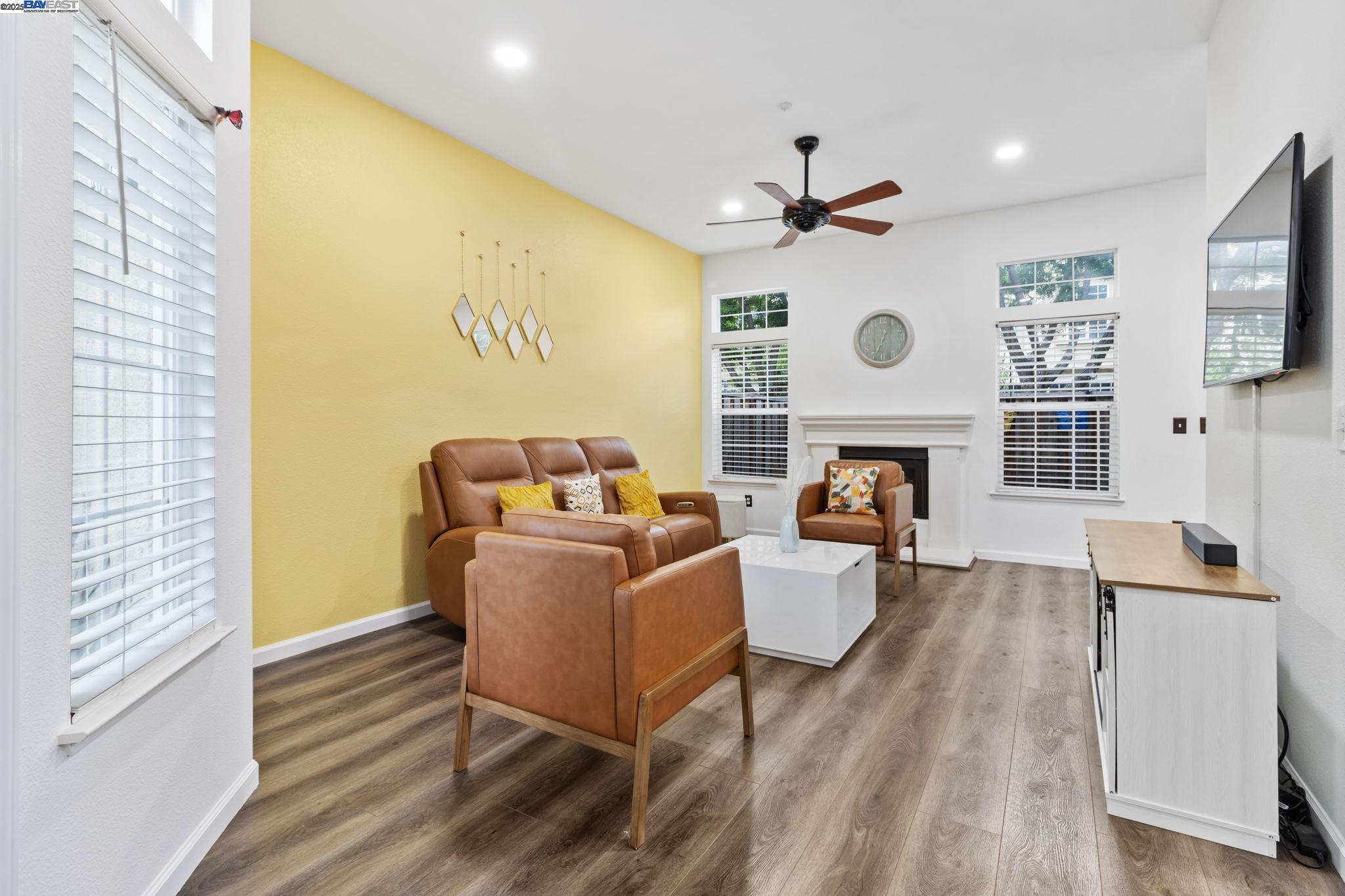 Detail Gallery Image 5 of 36 For 4052 Ghiotti Ct, Pleasanton,  CA 94588 - 2 Beds | 2/1 Baths